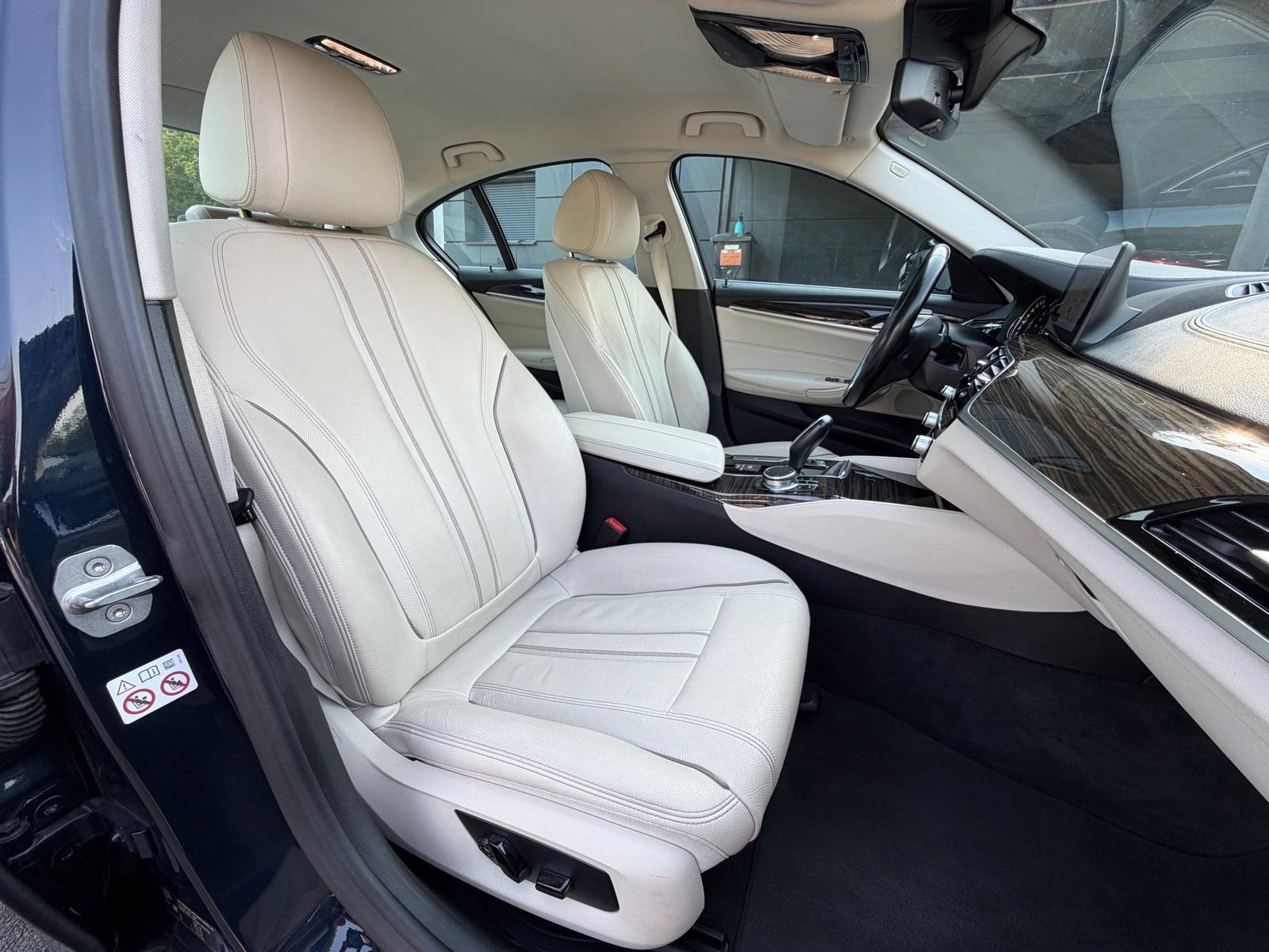 BMW 530d xDrive LUXURY LINE,KOŽA,AMBIENT,KAMERA,KEYLESS,ALU 18,NAVI..., fotografija 6