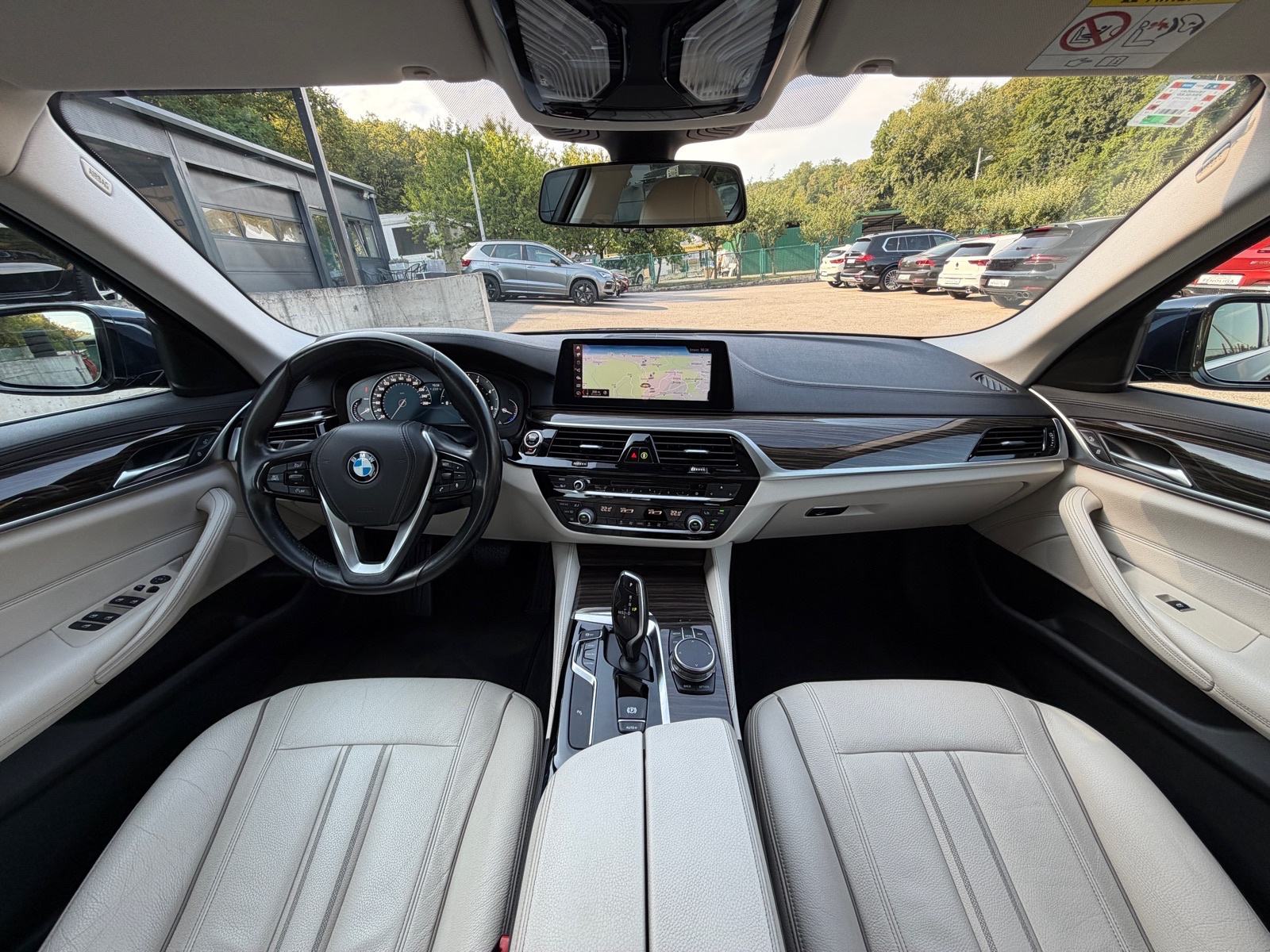 BMW 530d xDrive LUXURY LINE,KOŽA,AMBIENT,KAMERA,KEYLESS,ALU 18,NAVI..., fotografija 8