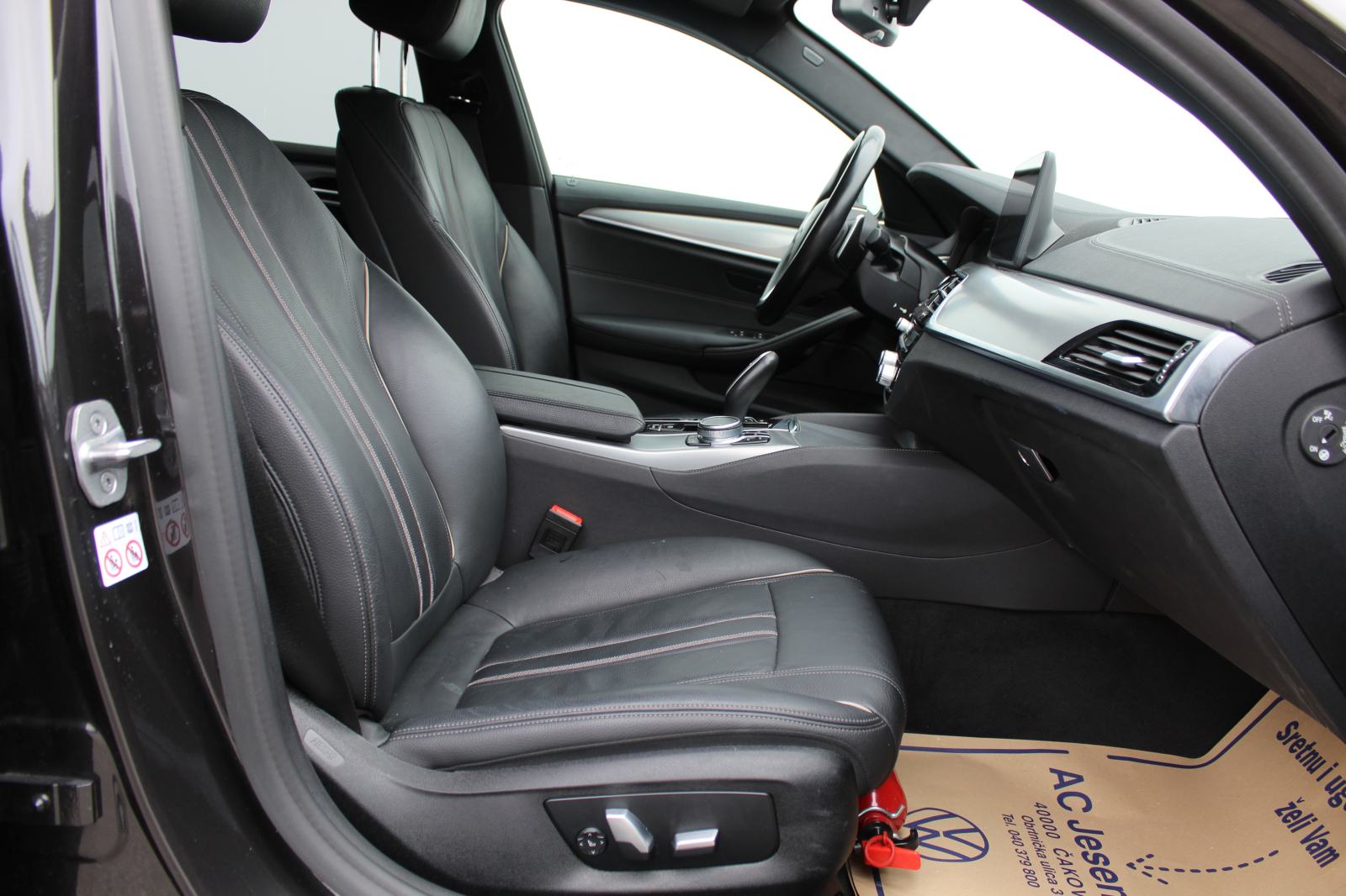 BMW 530e iPerformance Aut., fotografija 12