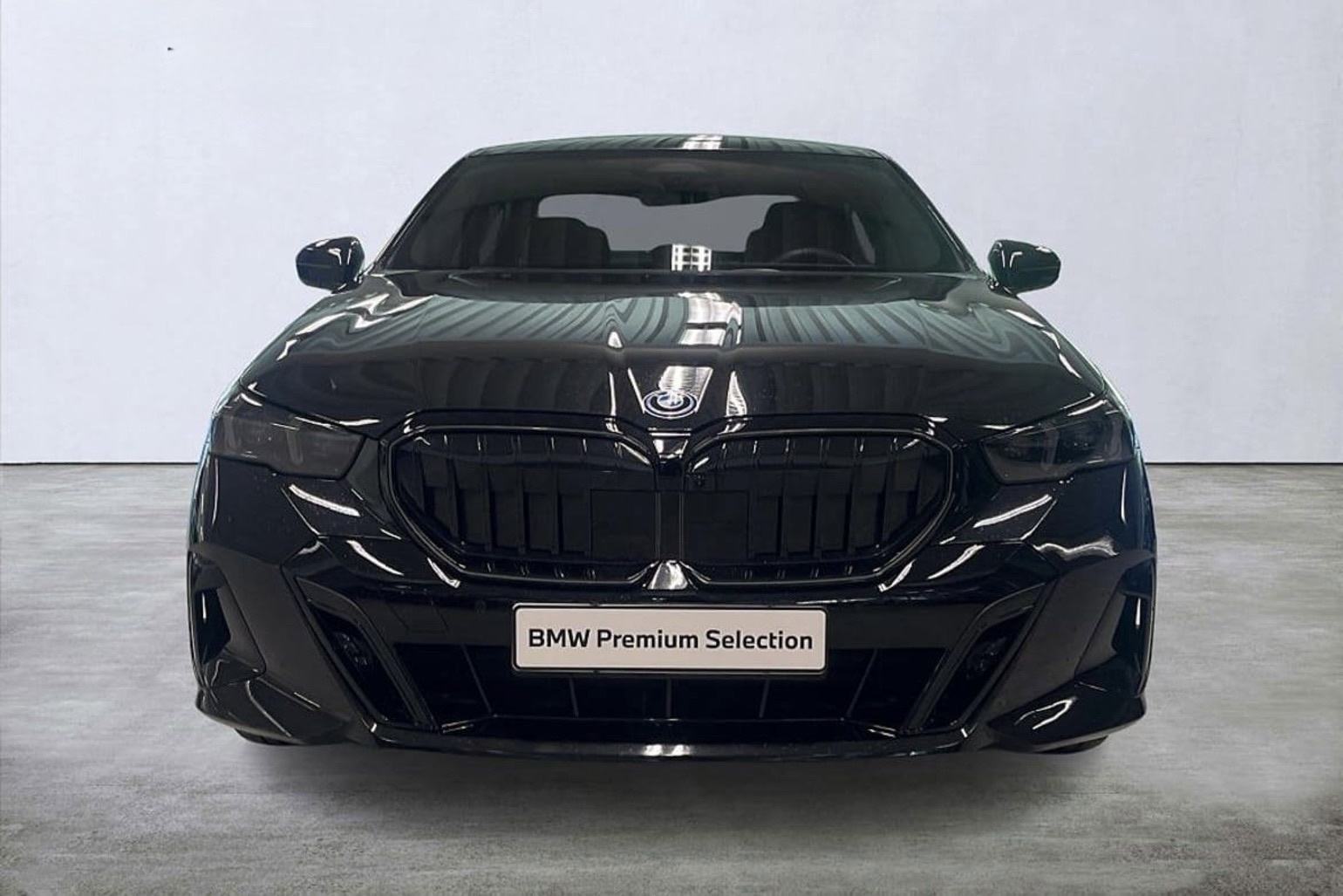 BMW 530e M Pro Sport, Iconic Glow, B&W, Pano, Koža, U sustavu PDV-a, pogled izvana - slika 5
