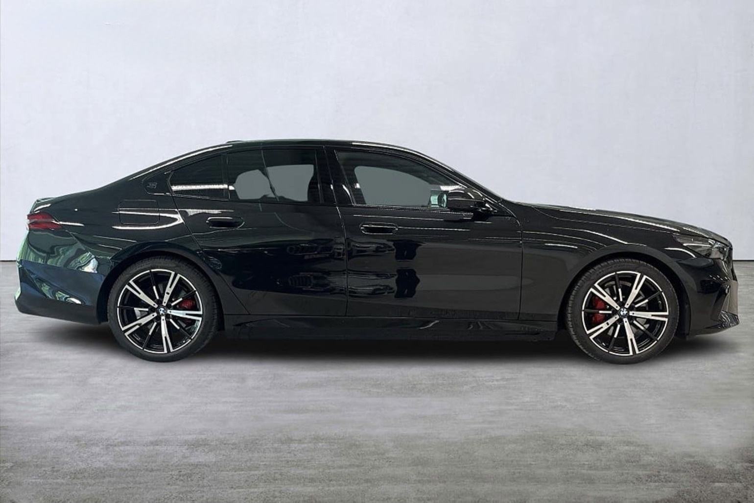 BMW 530e M Pro Sport, Iconic Glow, B&W, Pano, Koža, U sustavu PDV-a, fotografija 7