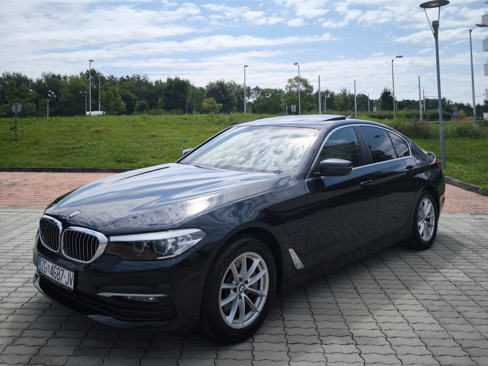 BMW 530e xDrive, virtual kokpit, radar, koža, Harman-Kardon, kasko, fotografija 2