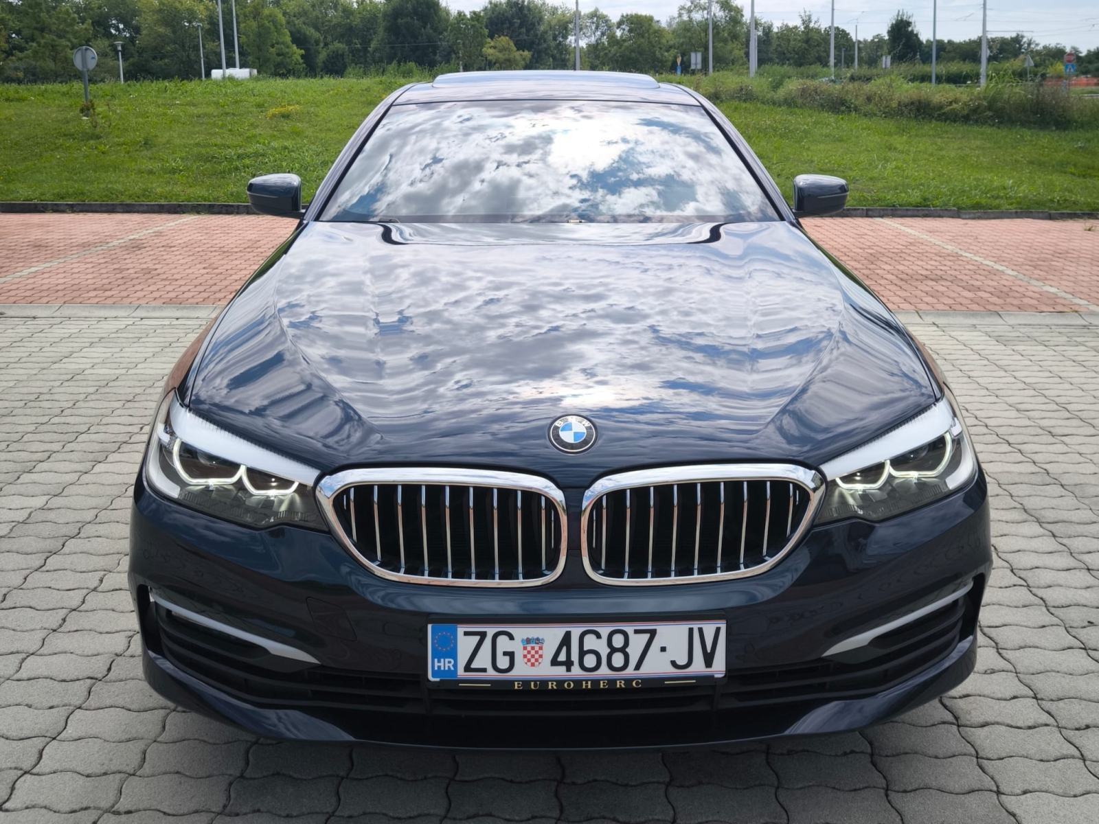 BMW 530e xDrive, virtual kokpit, radar, koža, Harman-Kardon, kasko, fotografija 3
