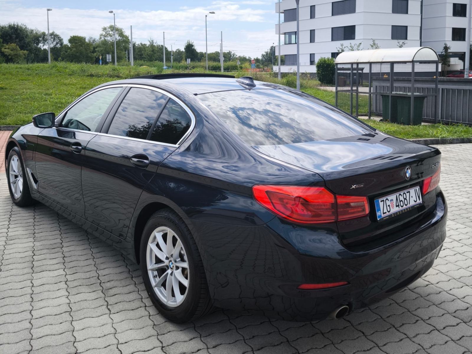 BMW 530e xDrive, virtual kokpit, radar, koža, Harman-Kardon, kasko, fotografija 4