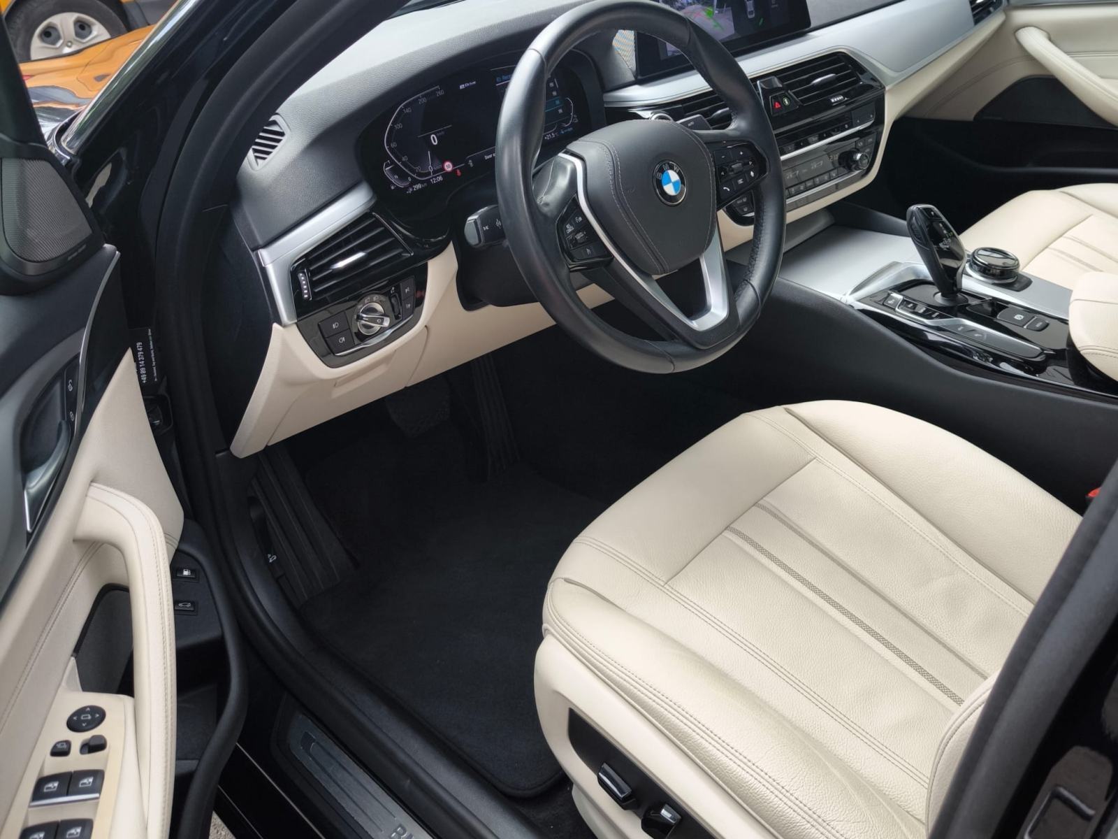 BMW 530e xDrive, virtual kokpit, radar, koža, Harman-Kardon, kasko, fotografija 7