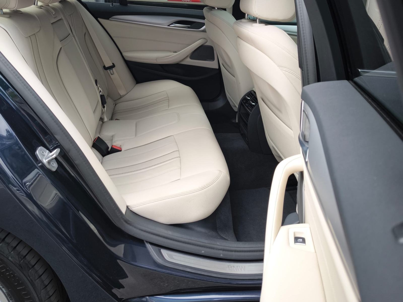 BMW 530e xDrive, virtual kokpit, radar, koža, Harman-Kardon, kasko, fotografija 12