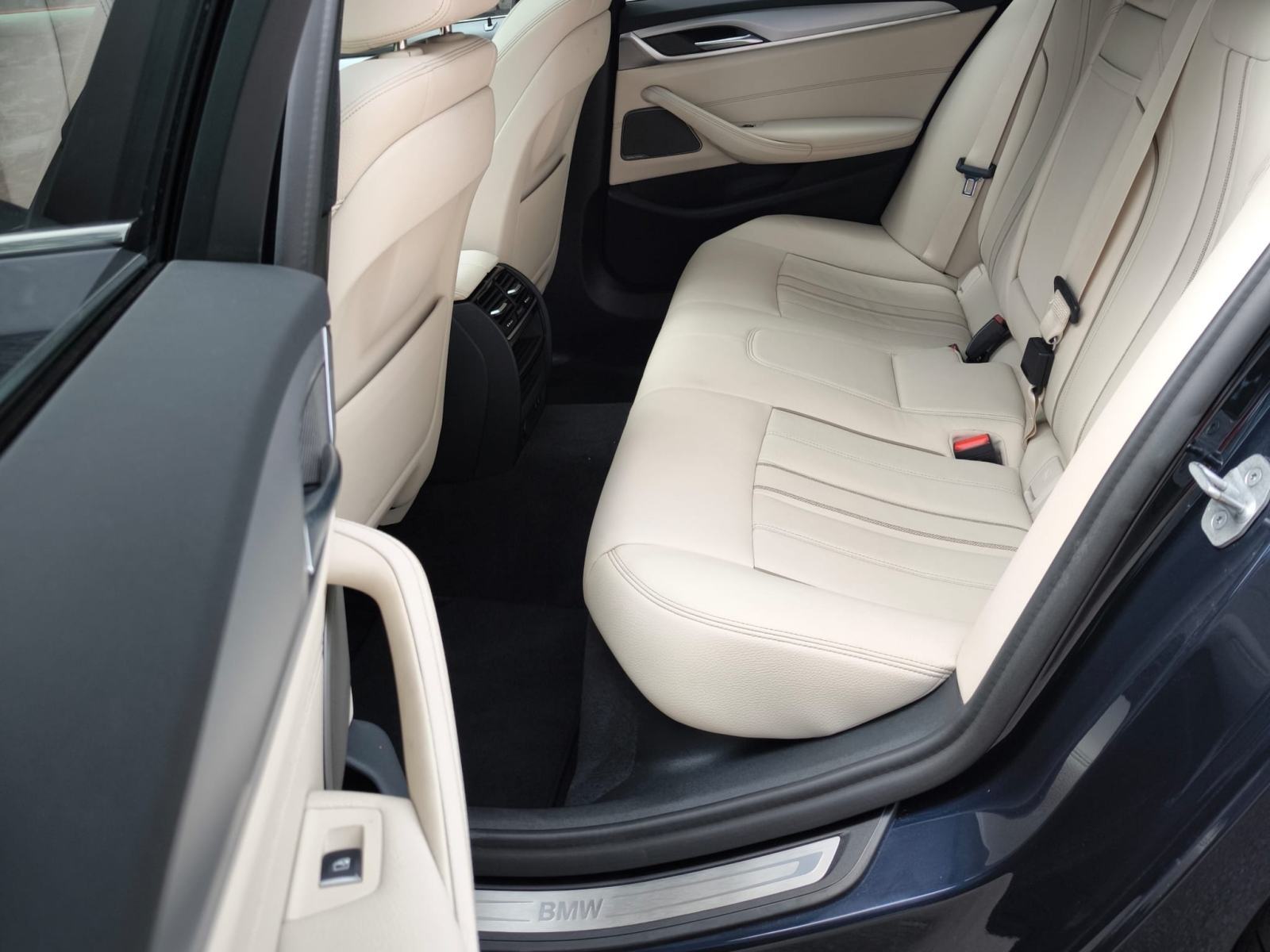 BMW 530e xDrive, virtual kokpit, radar, koža, Harman-Kardon, kasko, fotografija 13