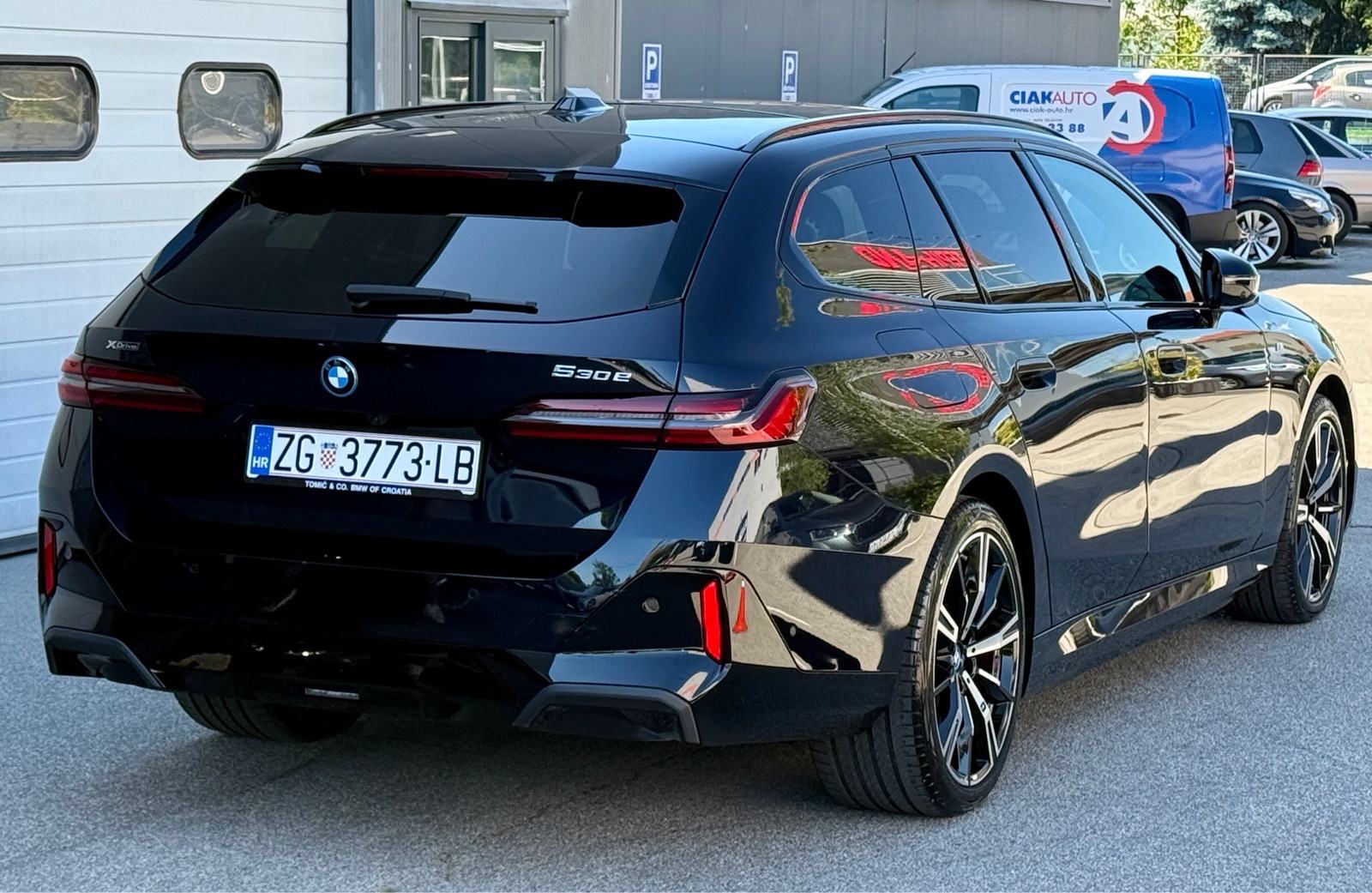 BMW 530e XDrive Touring, fotografija 3