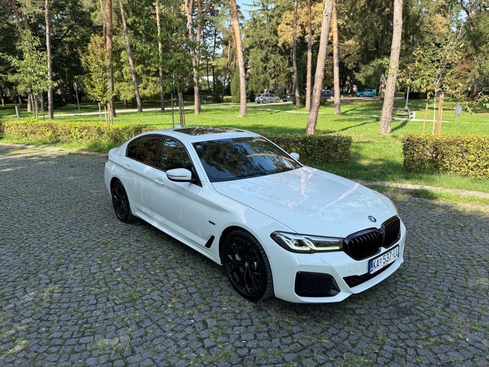 BMW 545e - xDrive- 2022g - 394ks - M paket, pogled izvana - slika 2