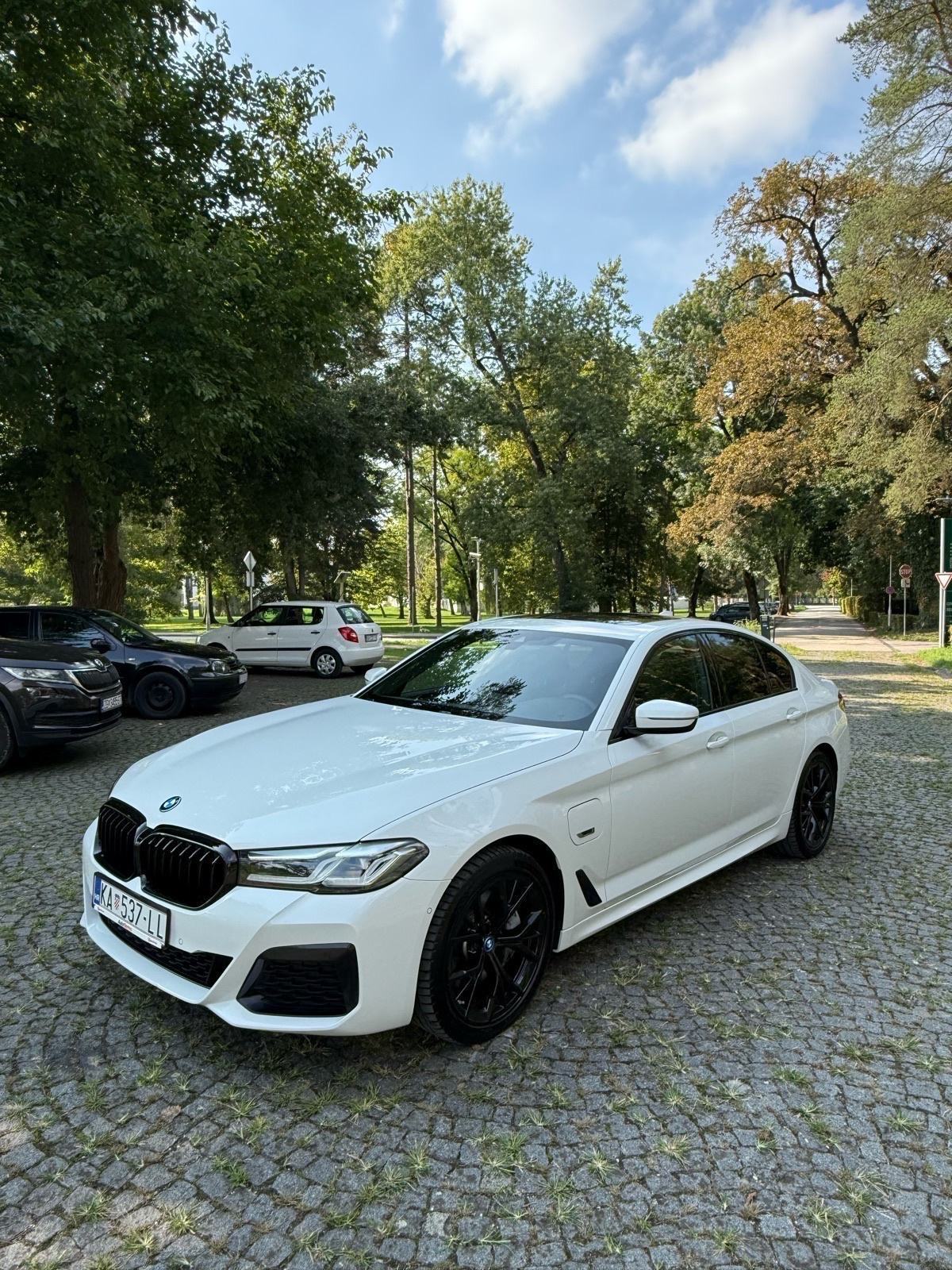 BMW 545e - xDrive- 2022g - 394ks - M paket, pogled izvana - slika 1