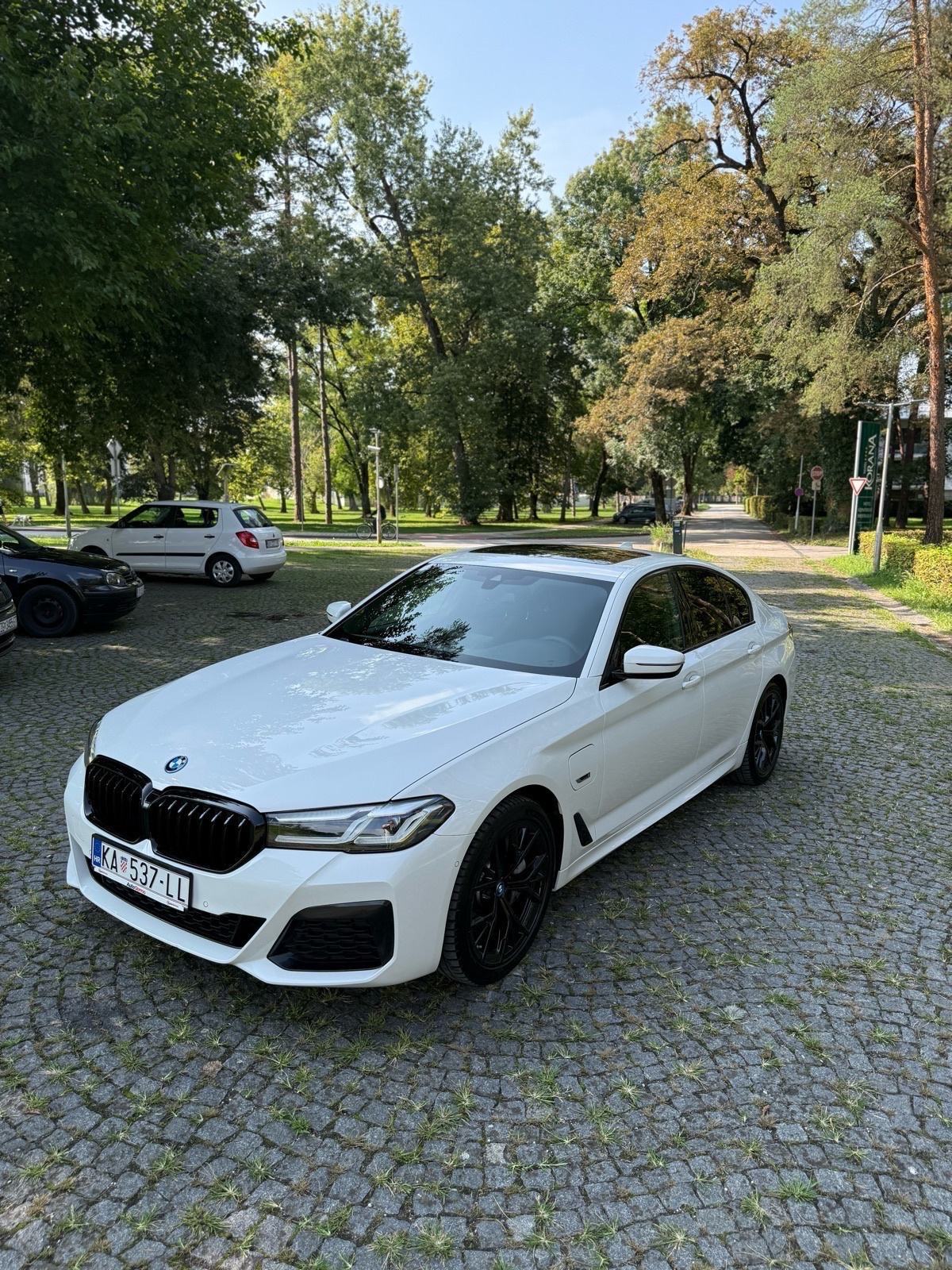BMW 545e - xDrive- 2022g - 394ks - M paket, pogled izvana - slika 3