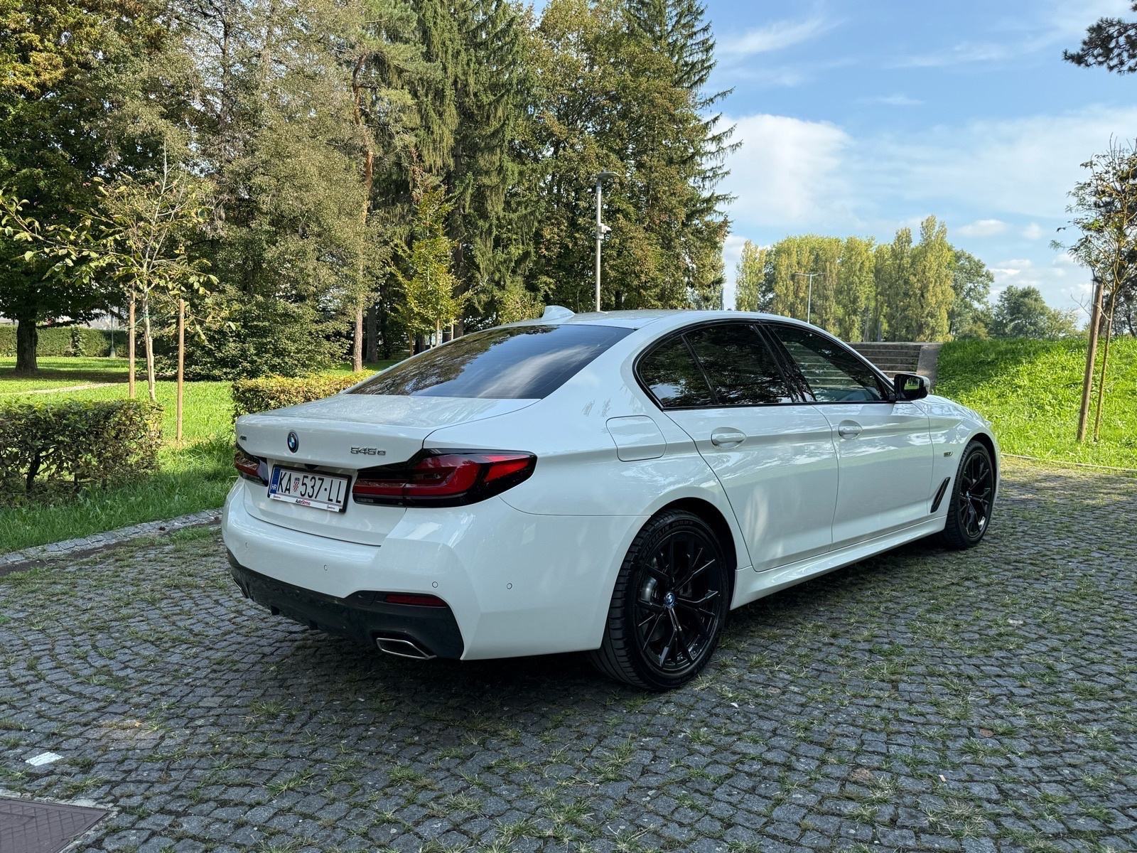 BMW 545e - xDrive- 2022g - 394ks - M paket, pogled izvana - slika 5