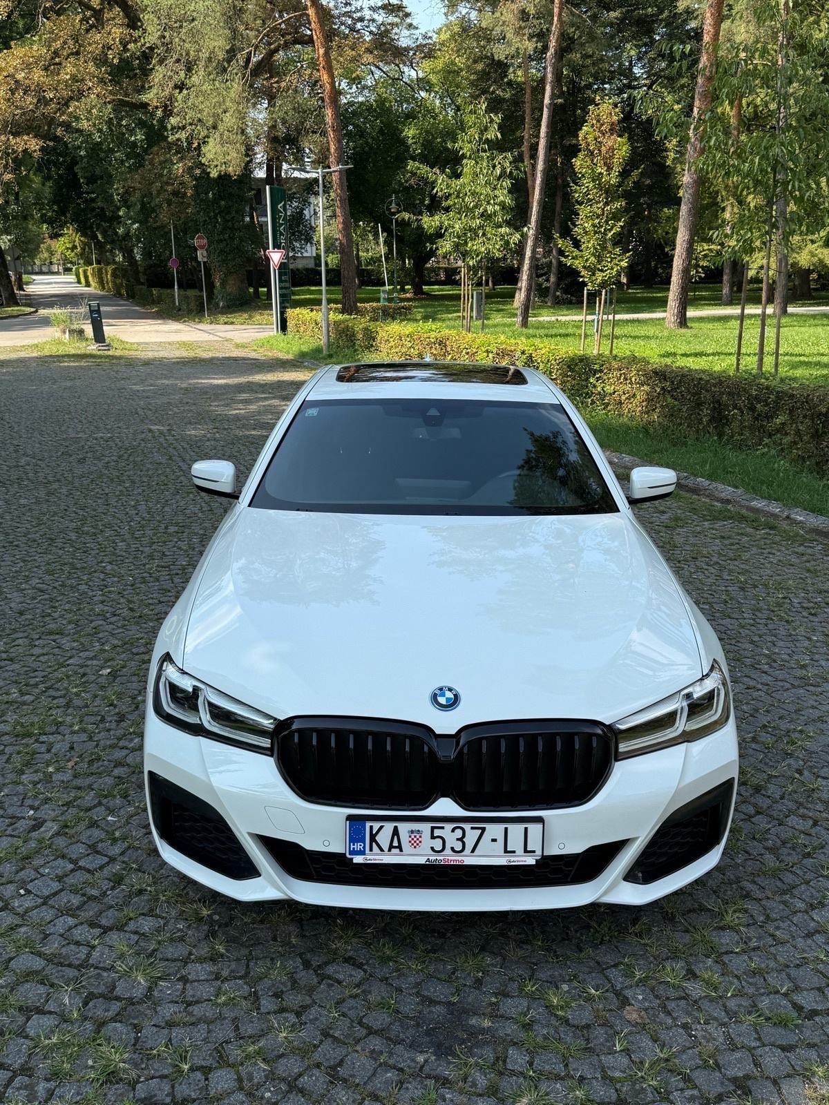 BMW 545e - xDrive- 2022g - 394ks - M paket, fotografija 7
