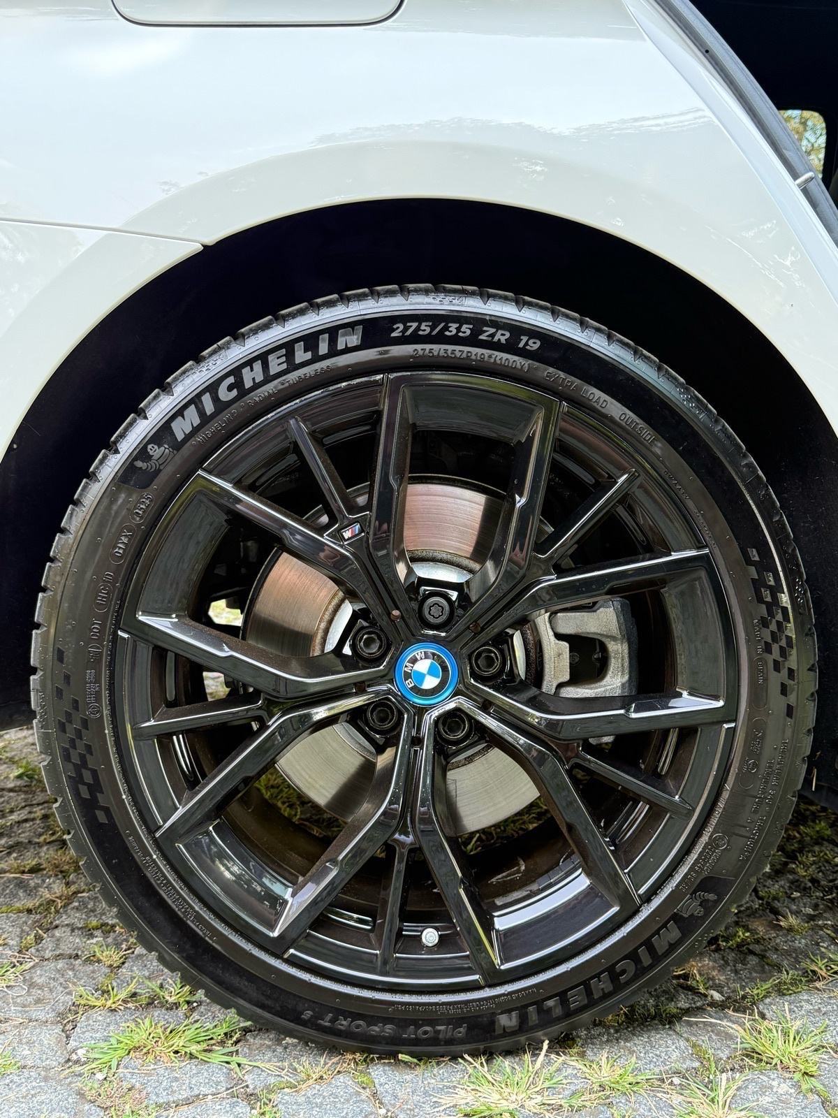 BMW 545e - xDrive- 2022g - 394ks - M paket, fotografija 8