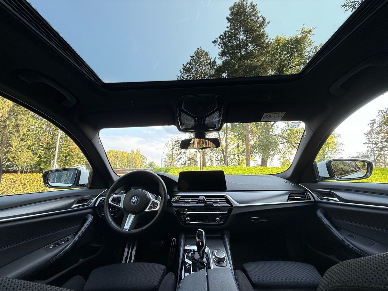 BMW 545e - xDrive- 2022g - 394ks - M paket, fotografija 9