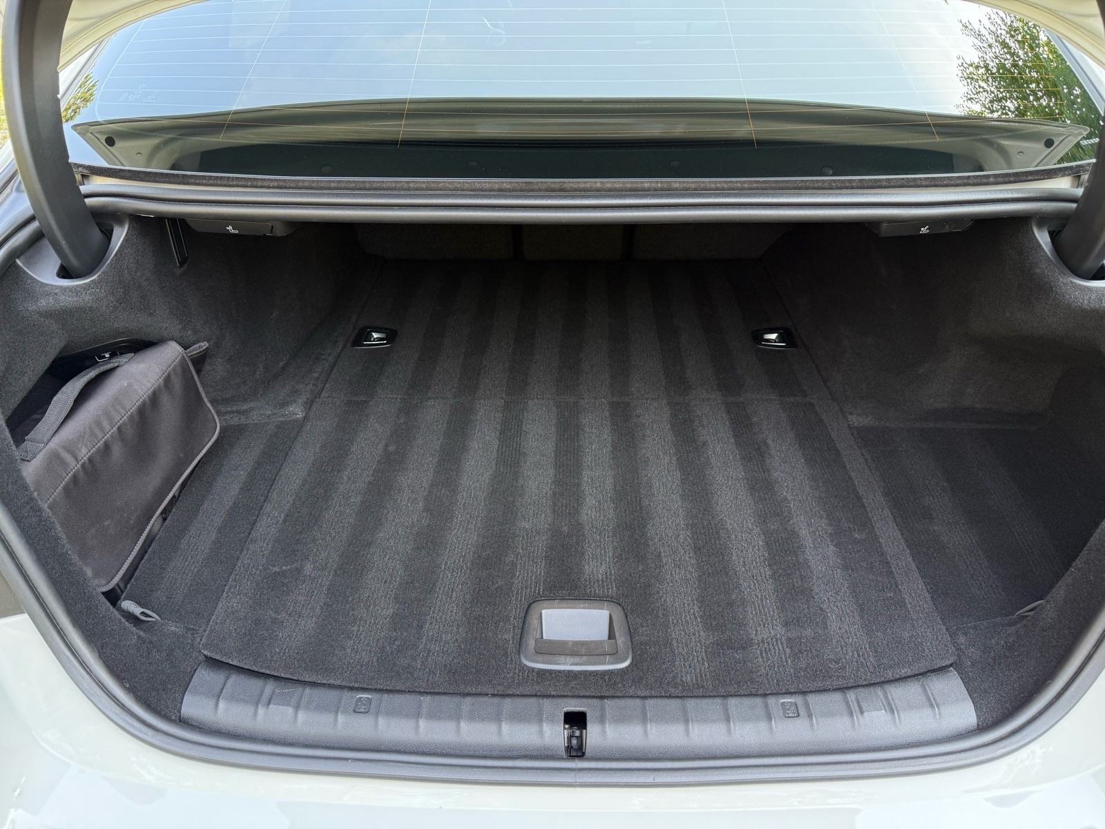 BMW 545e - xDrive- 2022g - 394ks - M paket, fotografija 11