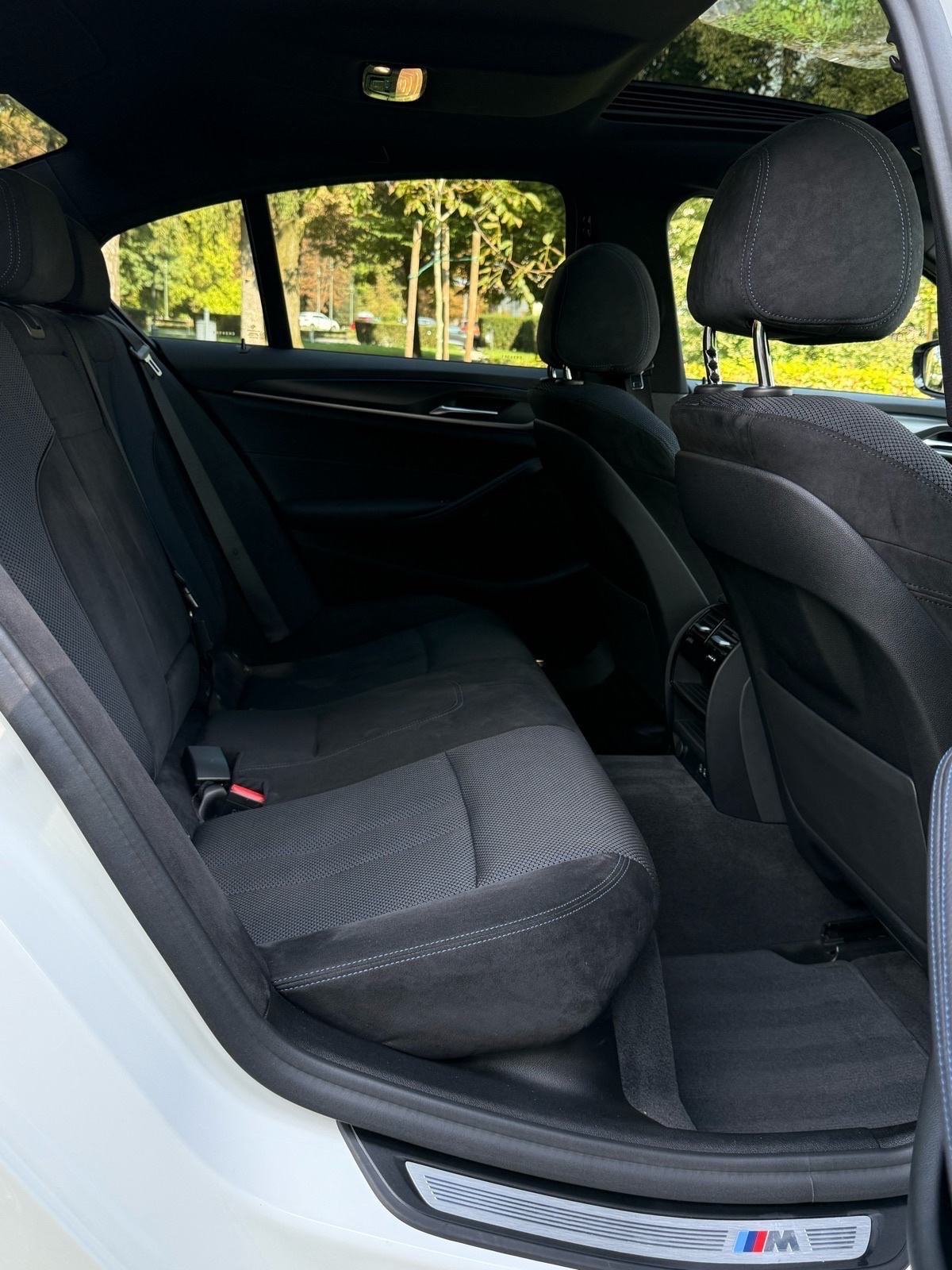 BMW 545e - xDrive- 2022g - 394ks - M paket, fotografija 14