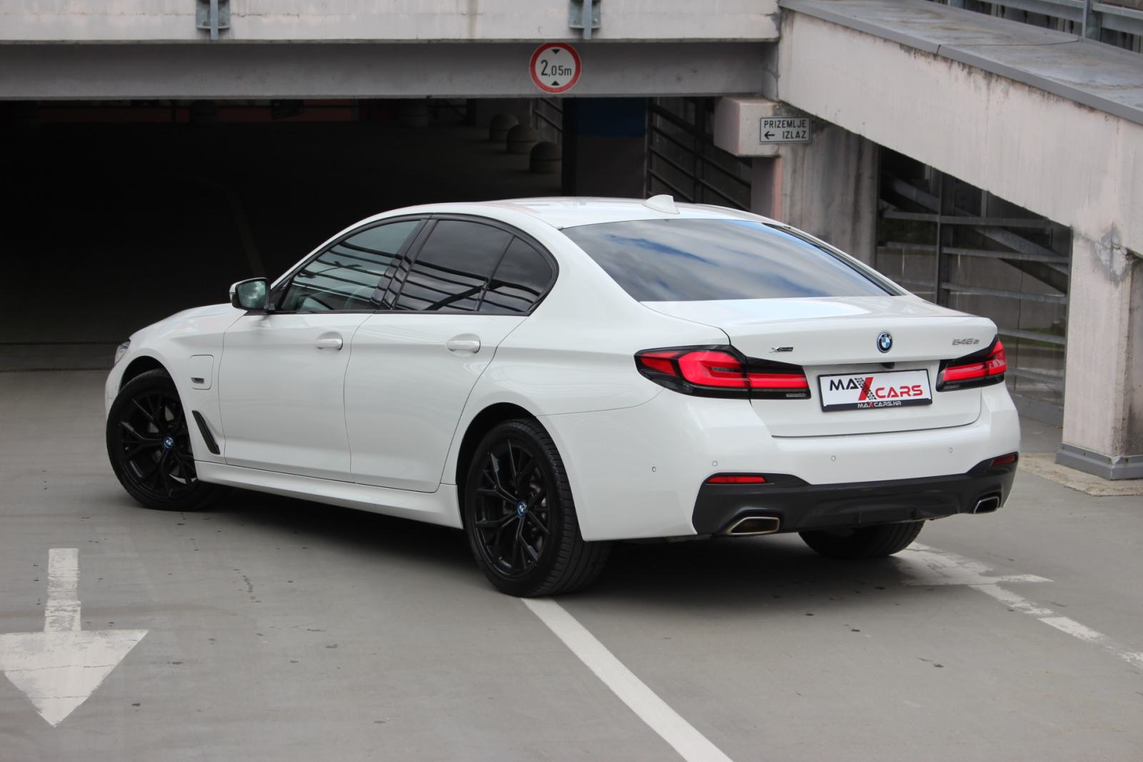 BMW 545e xDrive M Sport Edition•Laser svjetla•Koža•Head up•Šiber•PDV, pogled izvana - slika 5