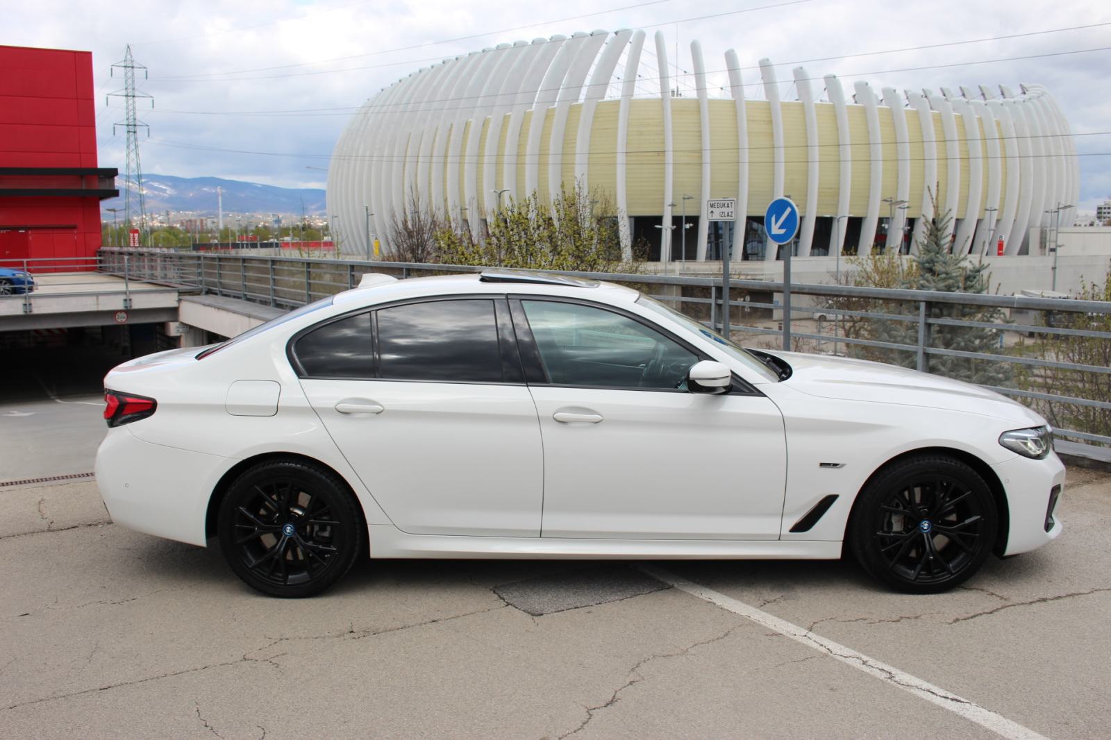 BMW 545e xDrive M Sport Edition•Laser svjetla•Koža•Head up•Šiber•PDV, fotografija 9