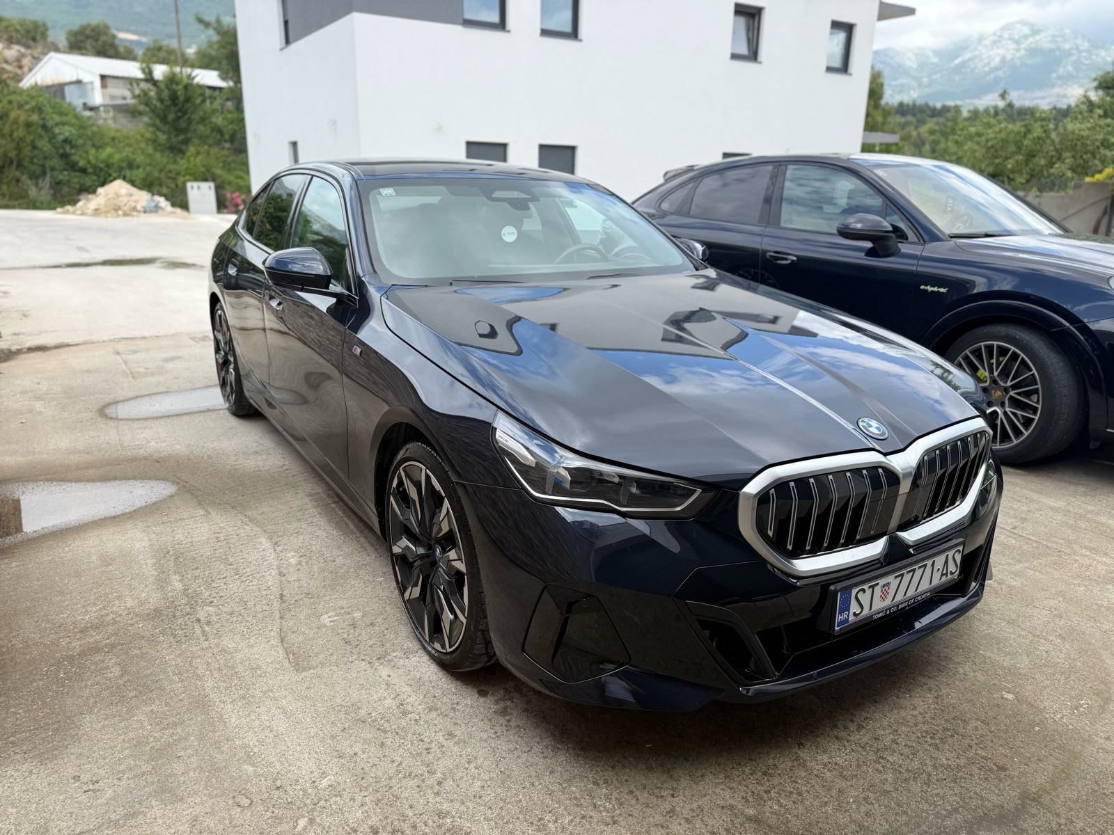 BMW 550e xDrive, fotografija 2