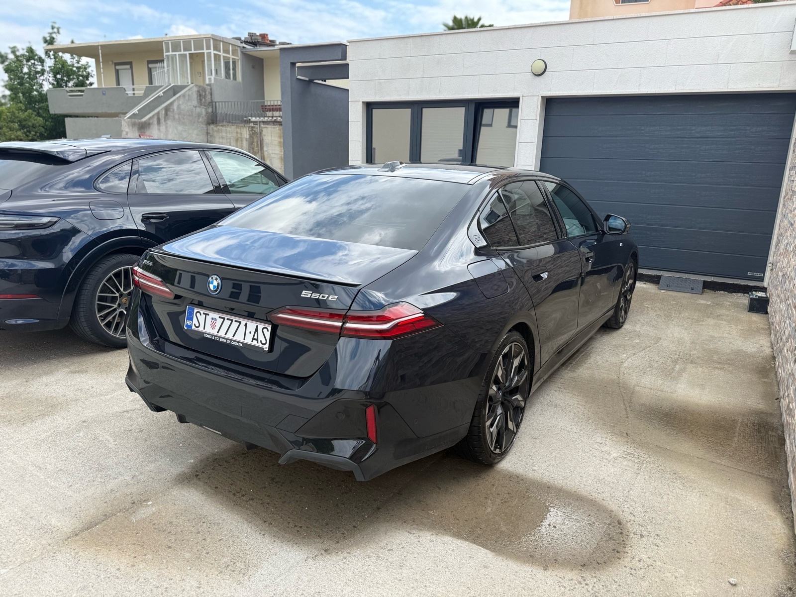 BMW 550e xDrive, fotografija 4