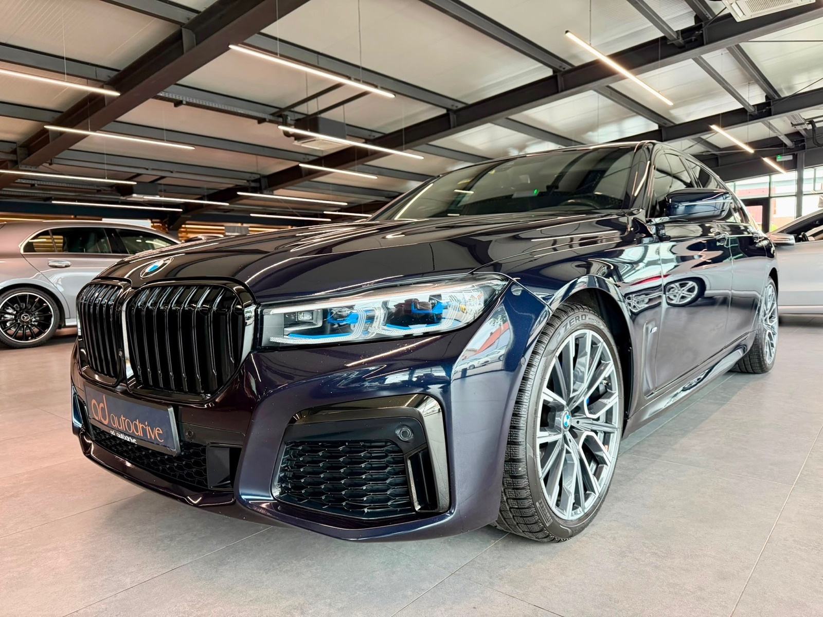 BMW 730d xDrive M-PAKET • LASER • ALU20 • KAM 360 • H&K • HEAD UP, 2021 god., pogled izvana - slika 2