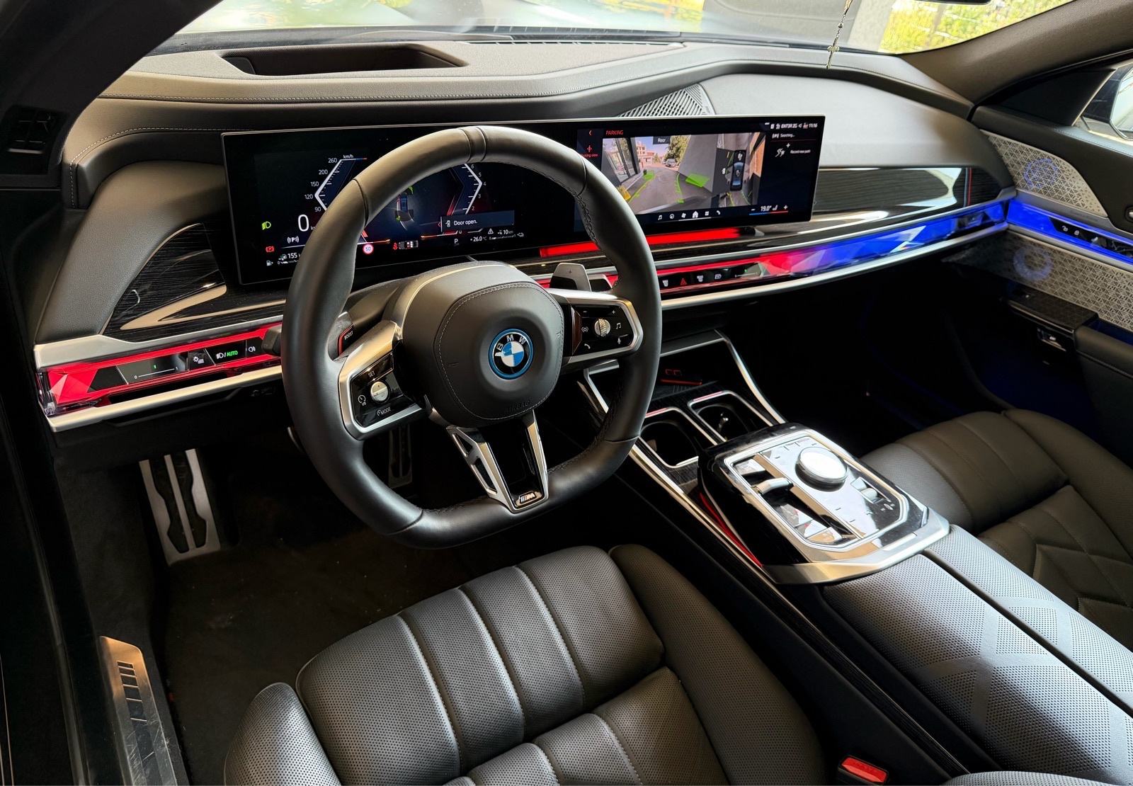 BMW 750e Xd,M Performance,Iconic Glow,TheatreTV,Panorama,B&W,Softclose, fotografija 7