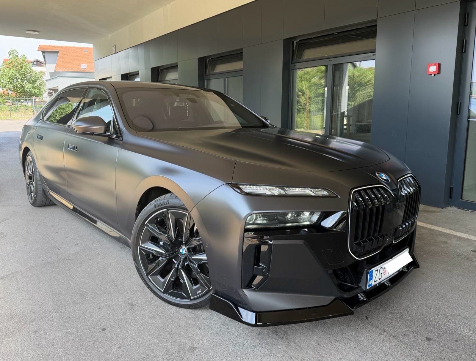 BMW 750e Xd,M Performance,Iconic Glow,TheatreTV,Panorama,B&W,Softclose, fotografija 18