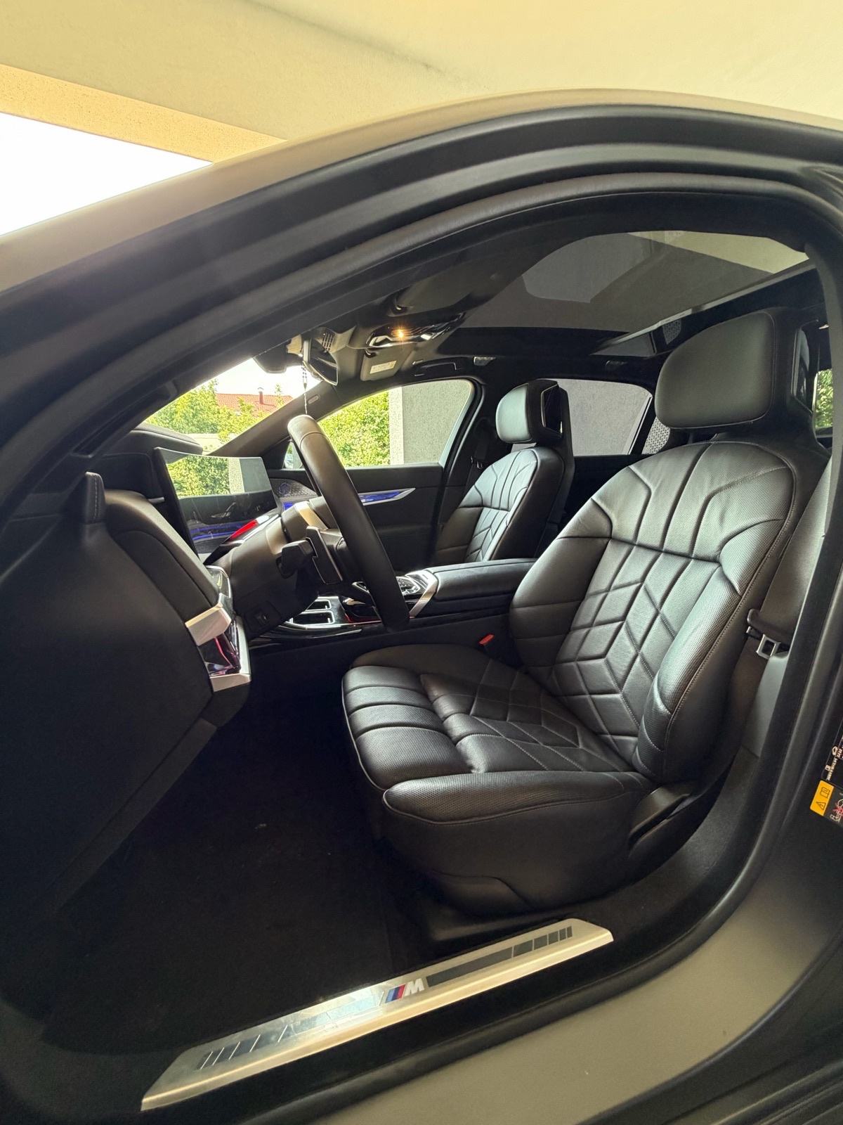 BMW 750e Xd,M Performance,Iconic Glow,TheatreTV,Panorama,B&W,Softclose, fotografija 9