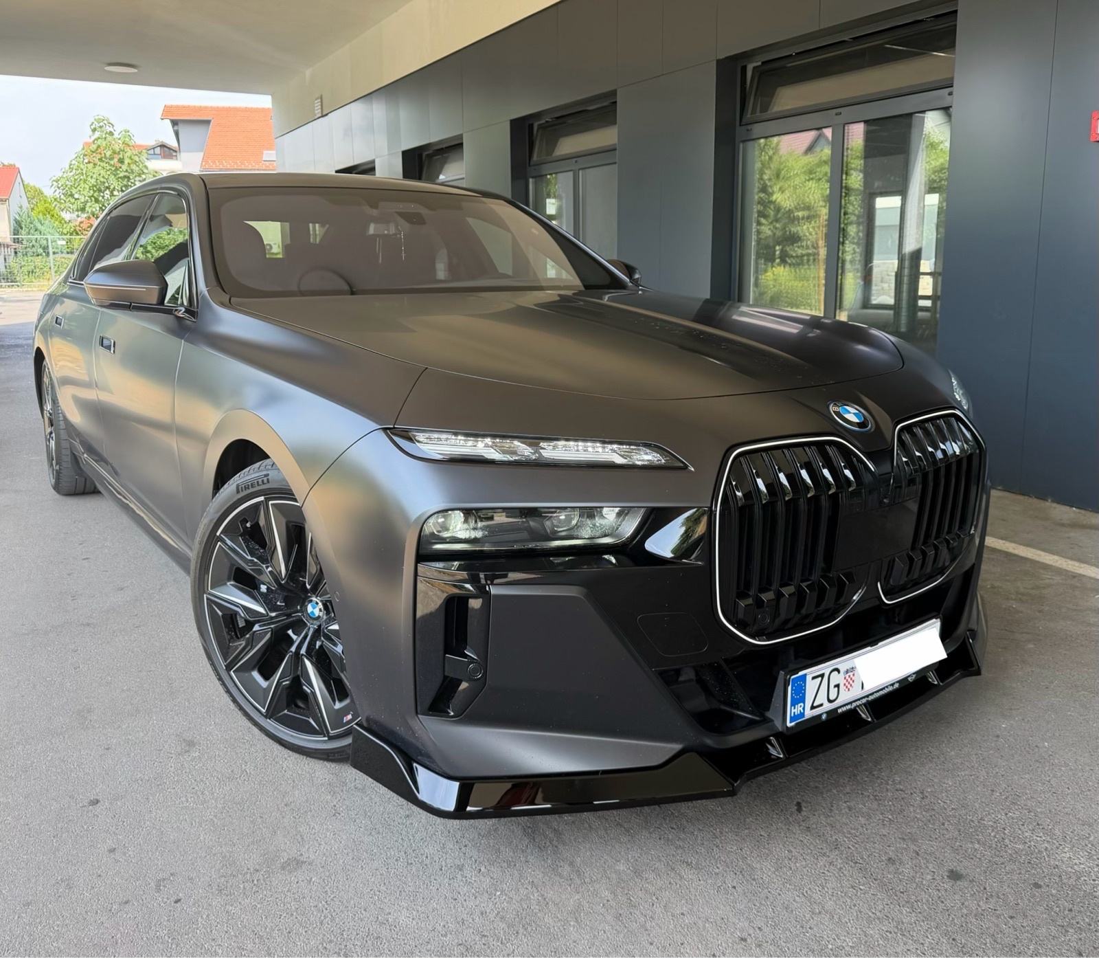 BMW 750e Xd,M Performance,Iconic Glow,TheatreTV,Panorama,B&W,Softclose, fotografija 20