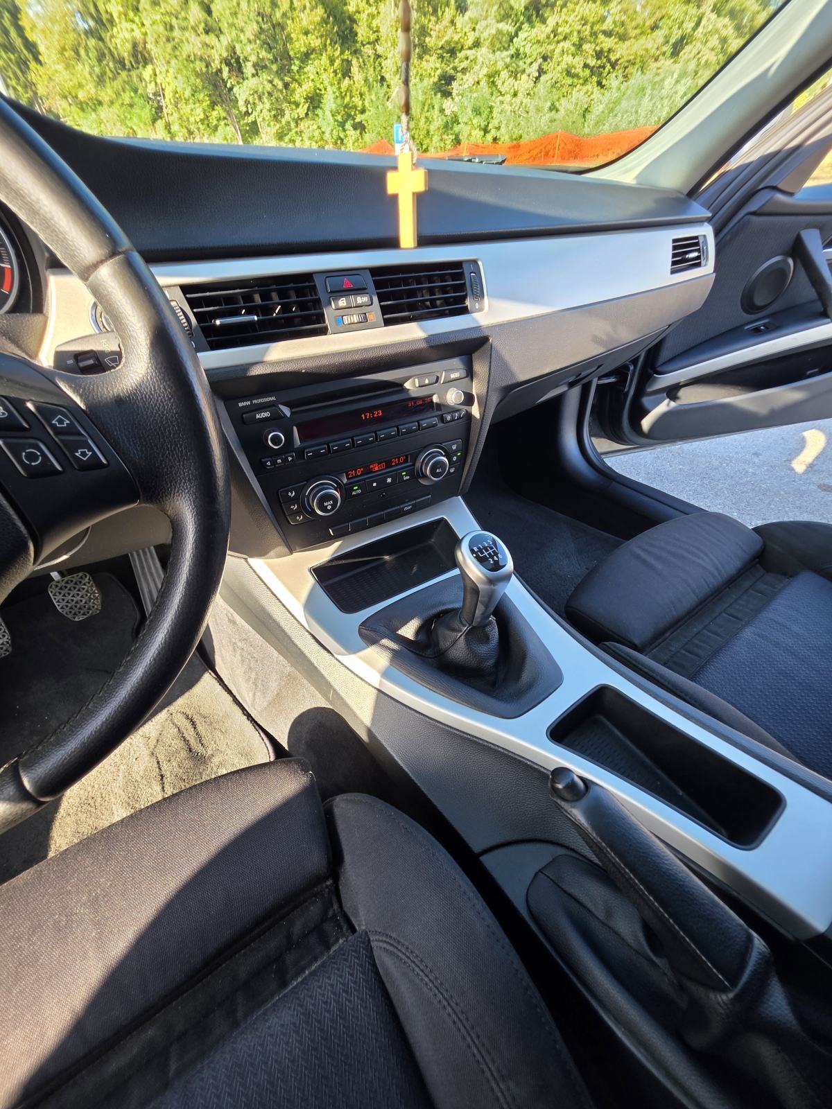 BMW E90 320d LCI (2011) – Reg. 4/2027, novi lanac i kvačilo, bez ulaga, fotografija 8