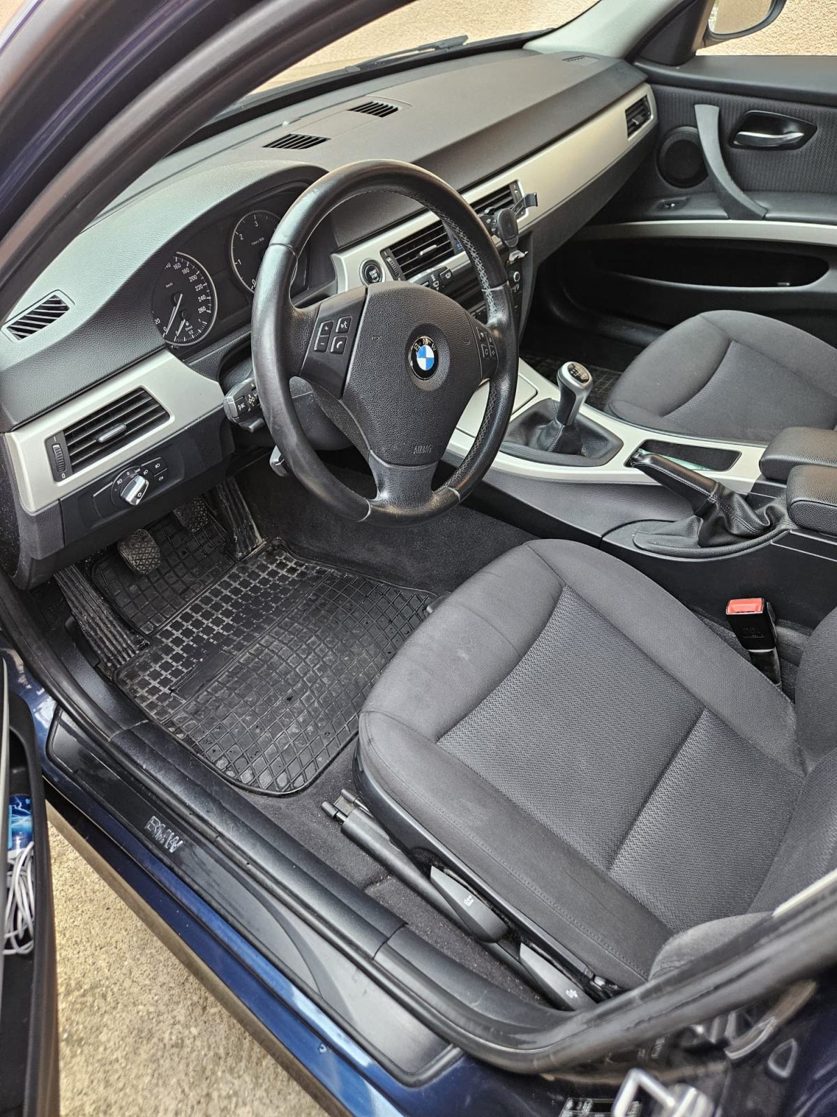 SNIŽENO!!! BMW E91 318d 2012 – UPRAVO REGAN, VELIKI SERVIS NAPRAVLJEN!, fotografija 10