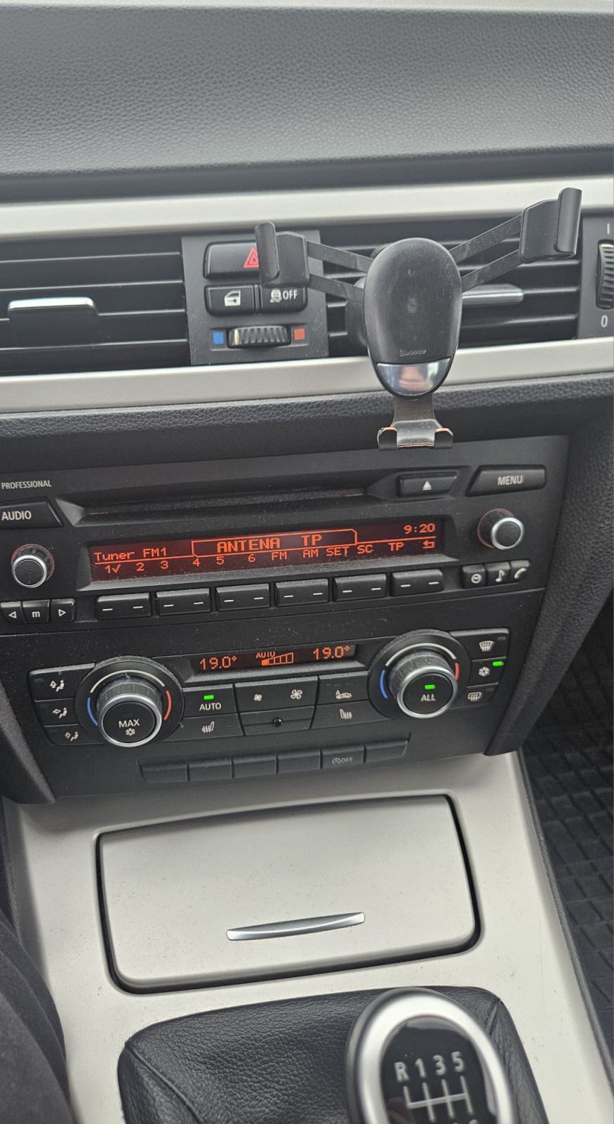 SNIŽENO!!! BMW E91 318d 2012 – UPRAVO REGAN, VELIKI SERVIS NAPRAVLJEN!, fotografija 11