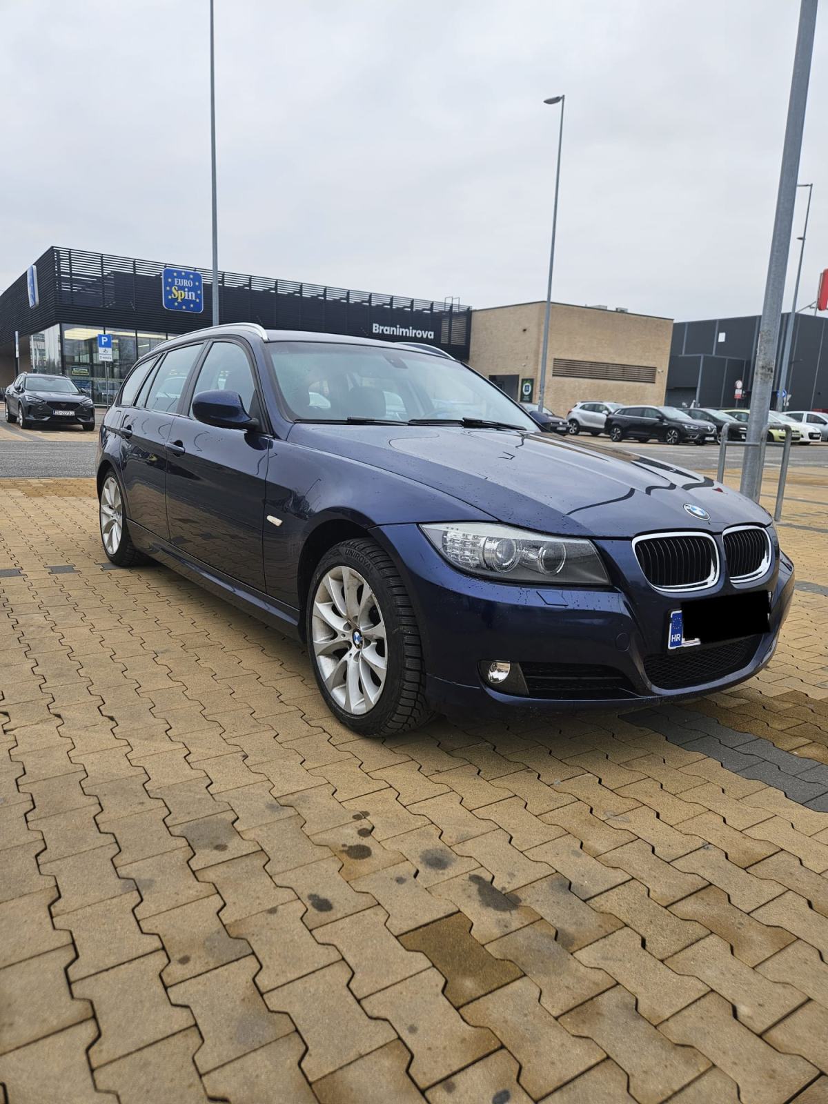 SNIŽENO!!! BMW E91 318d 2012 – UPRAVO REGAN, VELIKI SERVIS NAPRAVLJEN!, fotografija 3