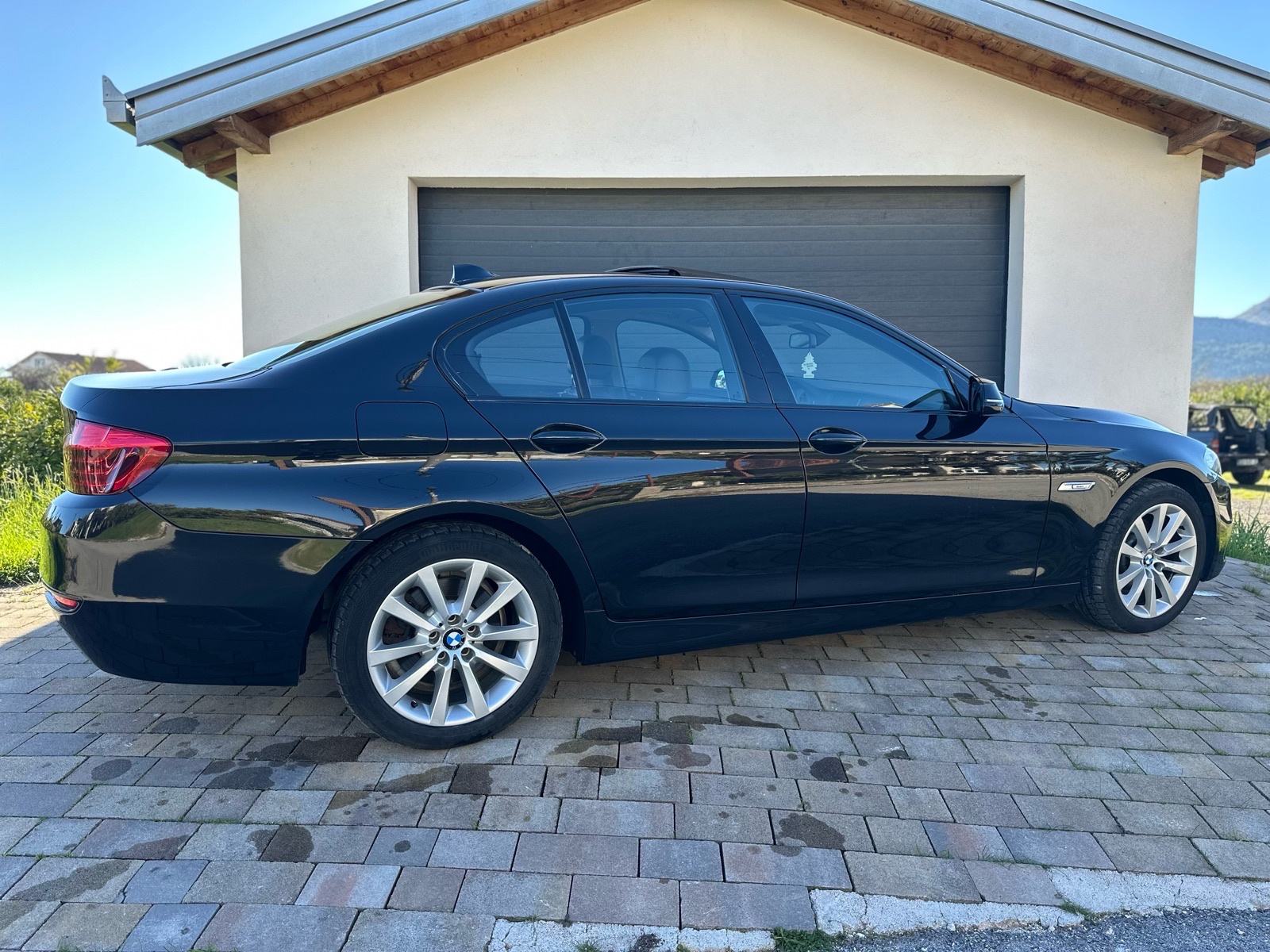 BMW F10 520D X Drive LCI Modern line, fotografija 3