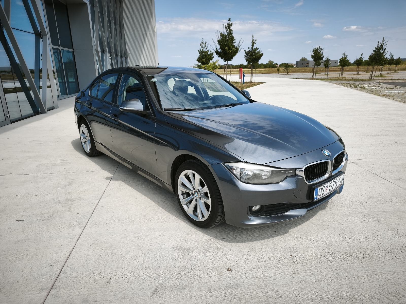 BMW F30 316D 85KW 2013 REG. 7/2027, fotografija 1