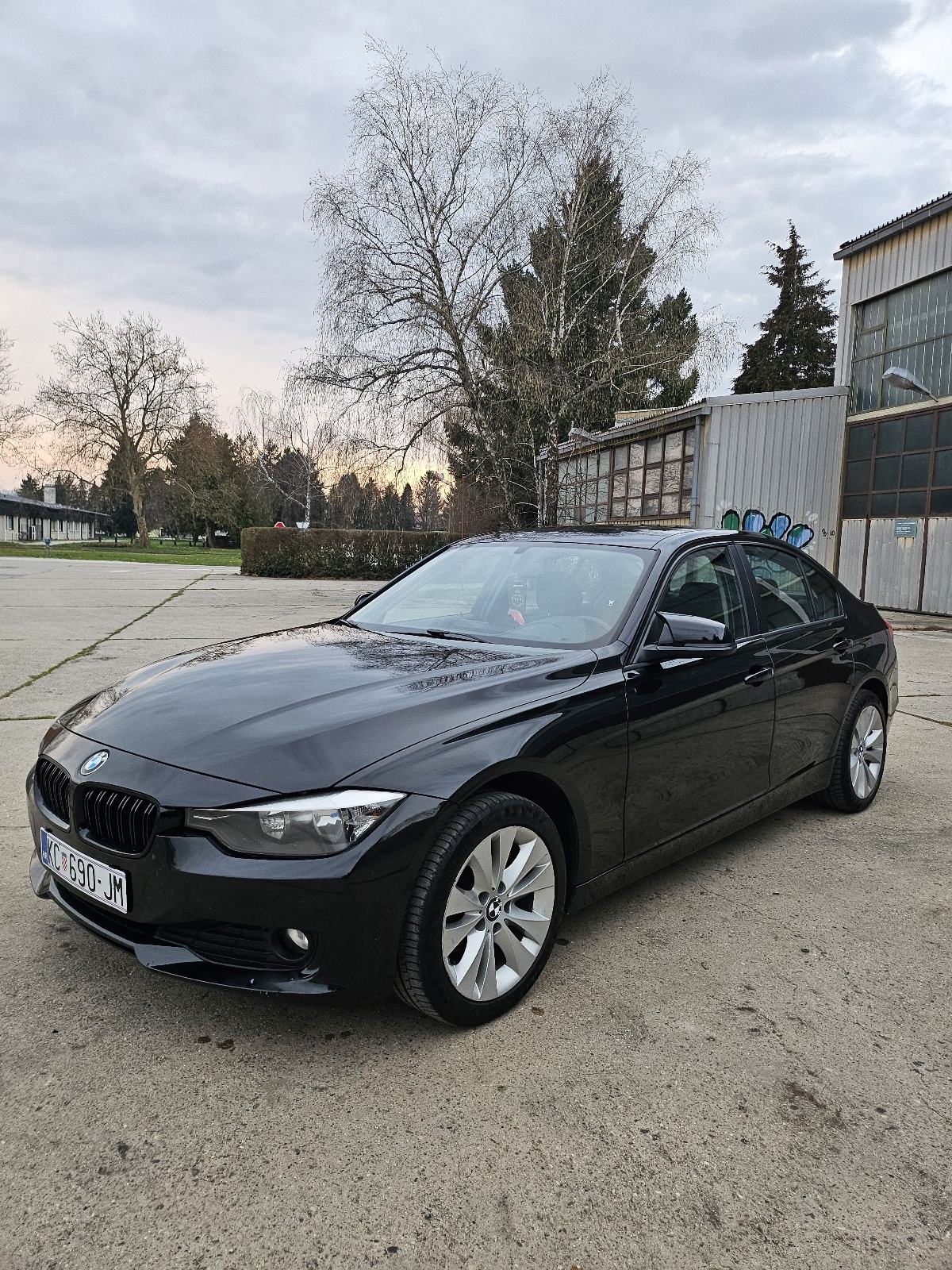 BMW f30 // 318d // 2013g // reg 07.27 // moguce zamjene, fotografija 1