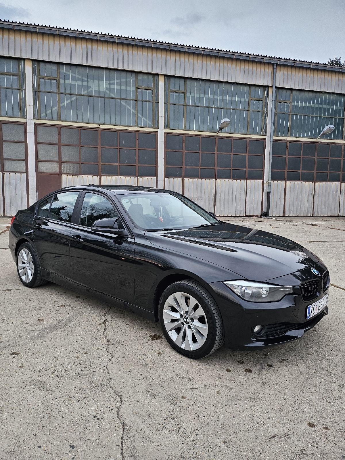 BMW f30 // 318d // 2013g // reg 07.27 // moguce zamjene, fotografija 2