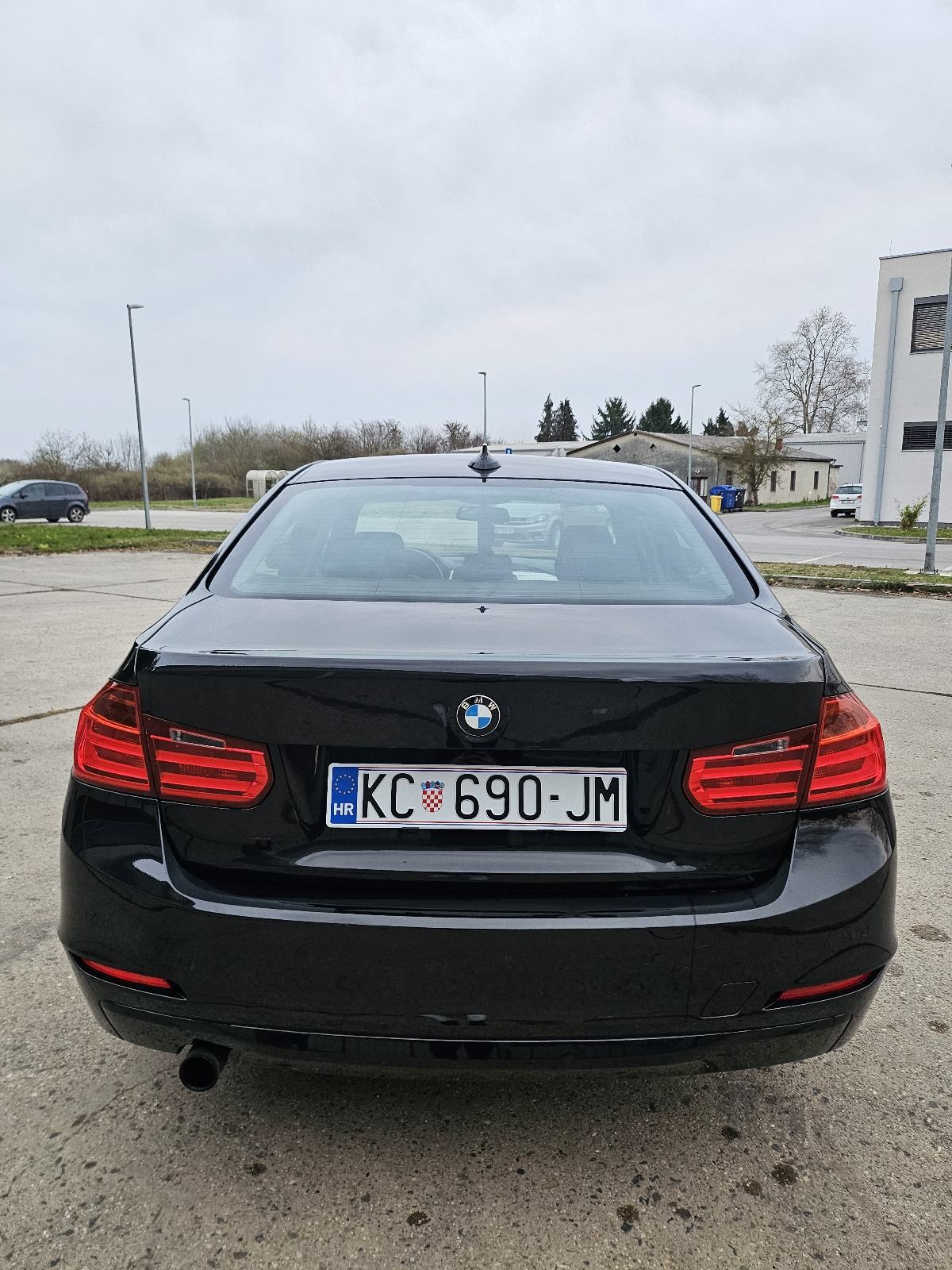 BMW f30 // 318d // 2013g // reg 07.27 // moguce zamjene, fotografija 6