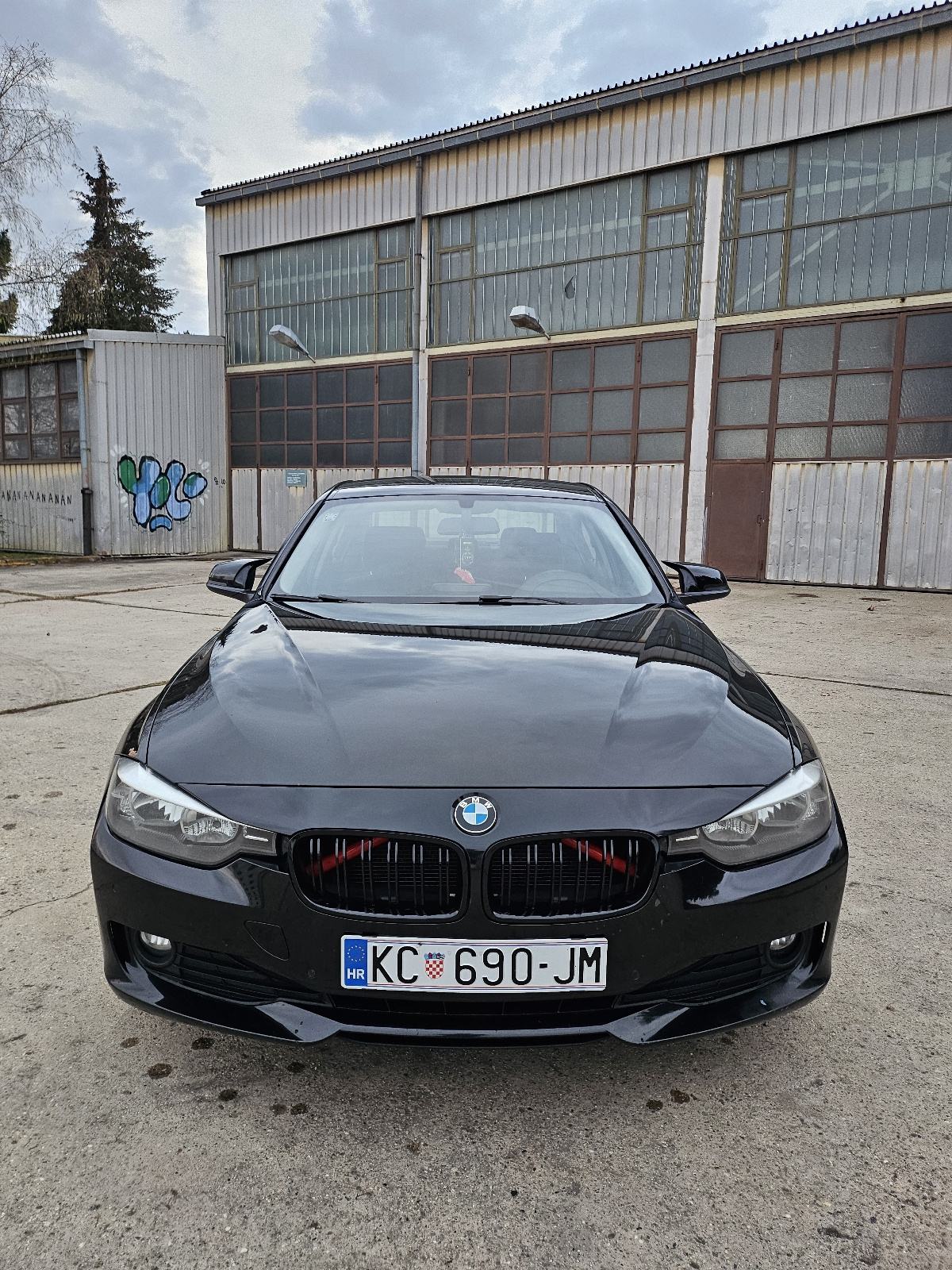BMW f30 // 318d // 2013g // reg 07.27 // moguce zamjene, fotografija 3