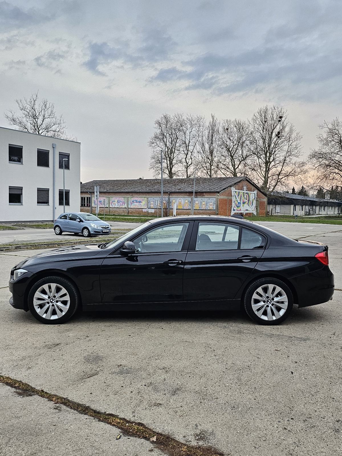 BMW f30 // 318d // 2013g // reg 07.27 // moguce zamjene, fotografija 4
