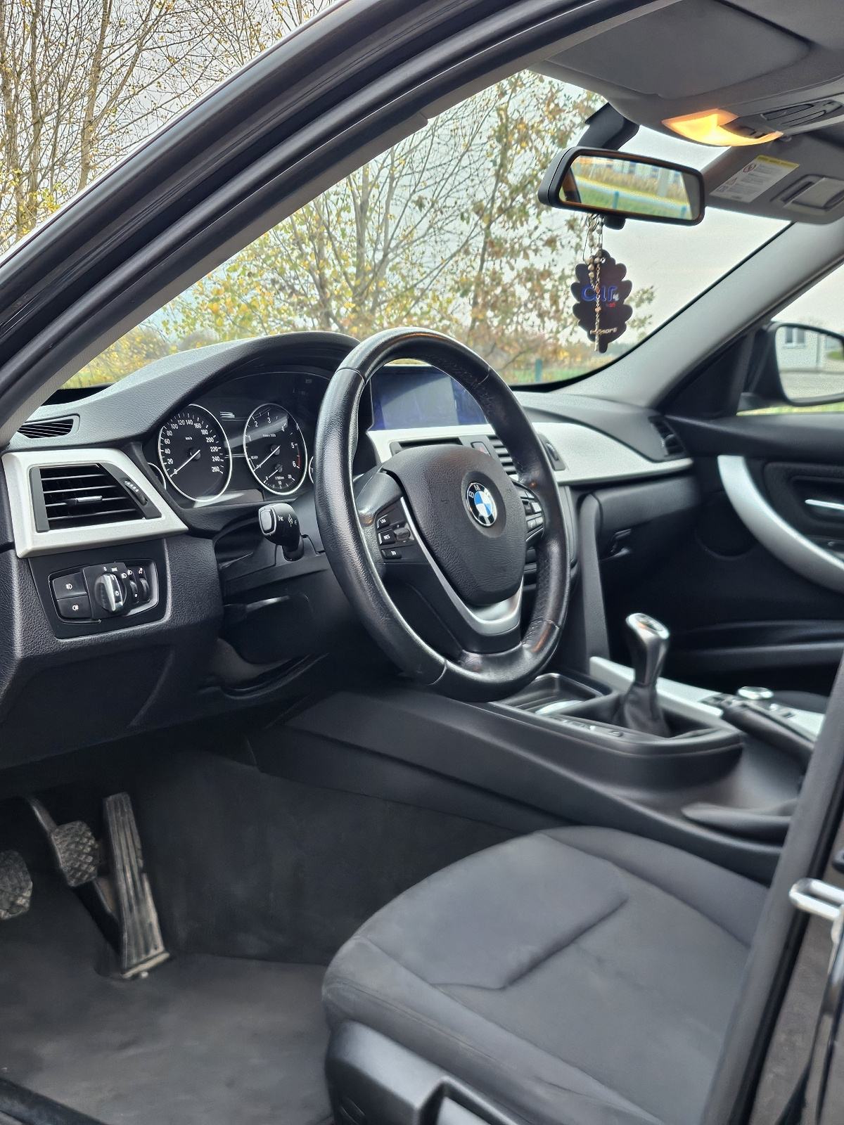 BMW f30 // 318d // 2013g // reg 07.27 // moguce zamjene, fotografija 8