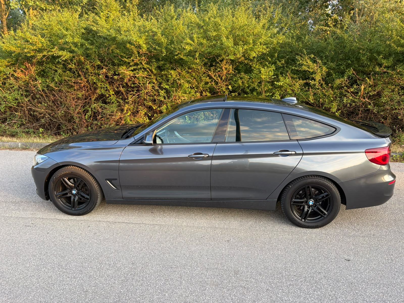 BMW 320d GT Servisna, HUD, Pano, M ovjes, LED, REG 7/27 -TOP PRIMJERAK, fotografija 7