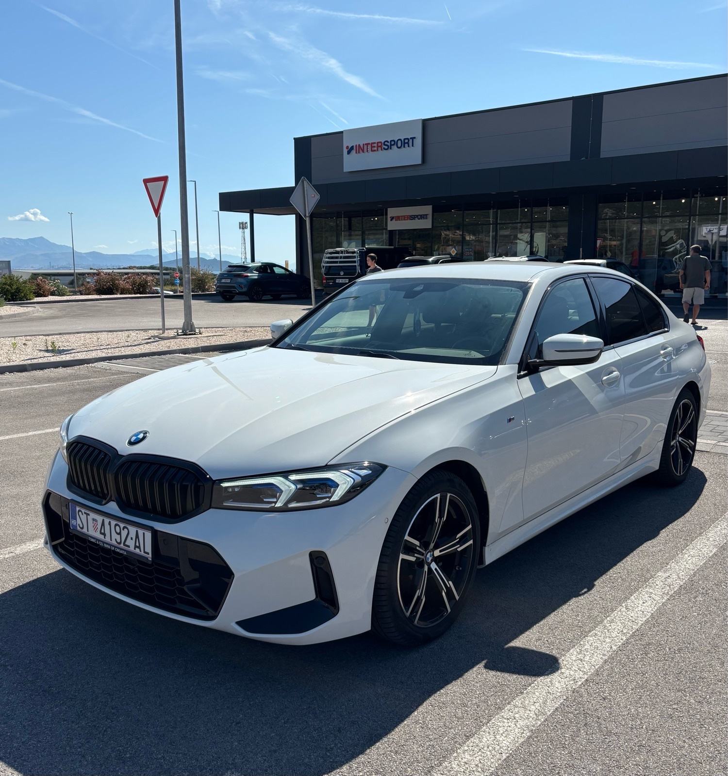 BMW G20 LCI •2024•20000KM•1.VLASNIK•HR, pogled izvana - slika 1