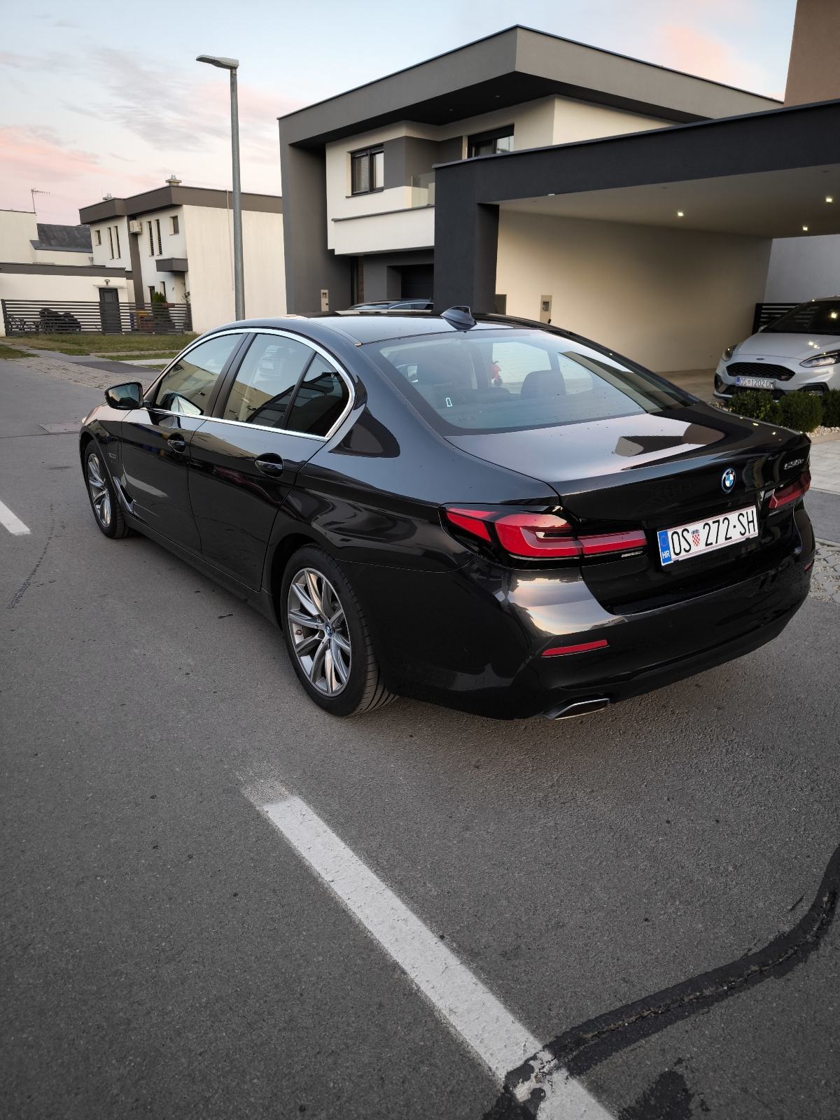 BMW G30 530e plug in hibrid, fotografija 3