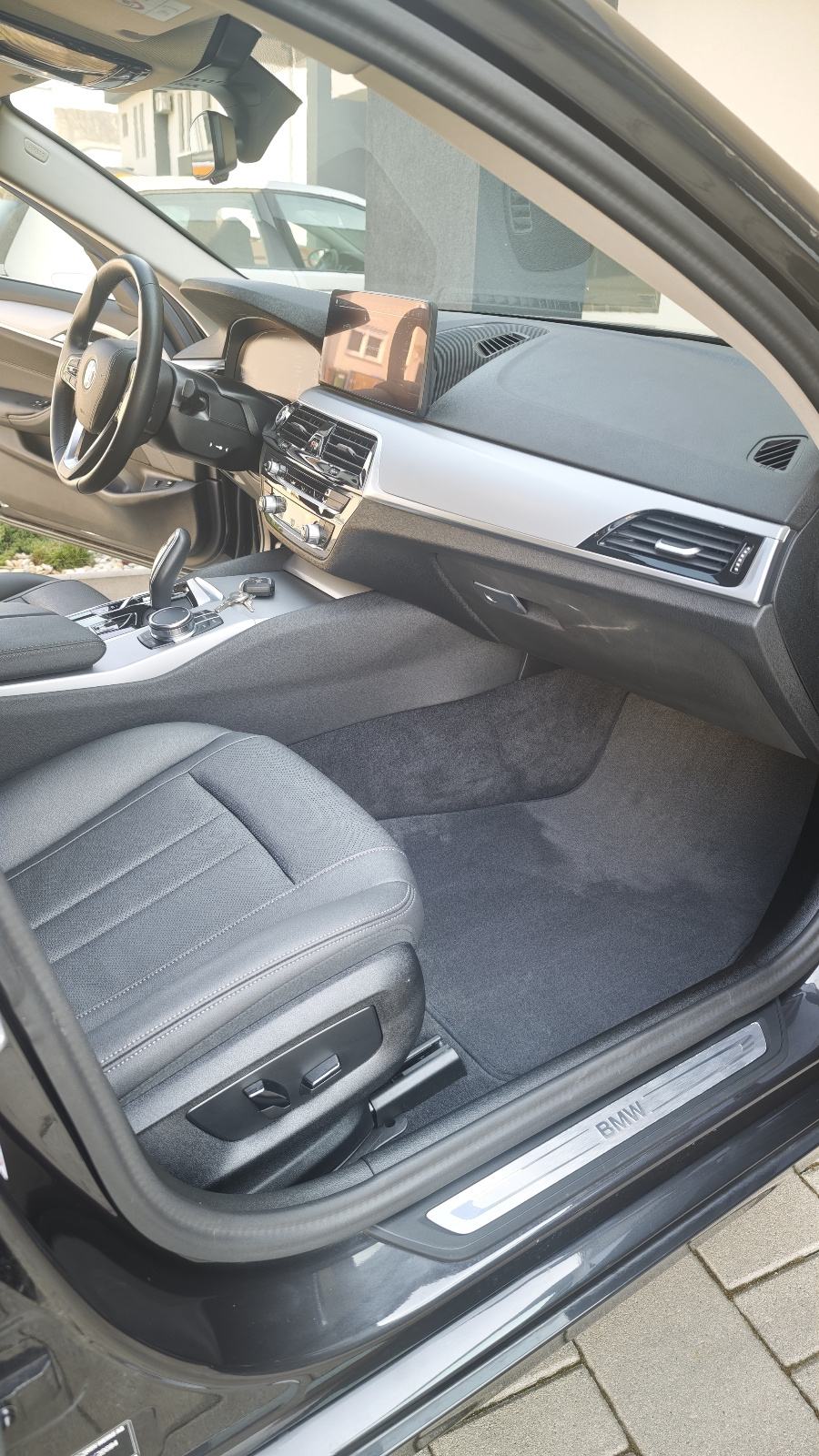 BMW G30 530e plug in hibrid, fotografija 7