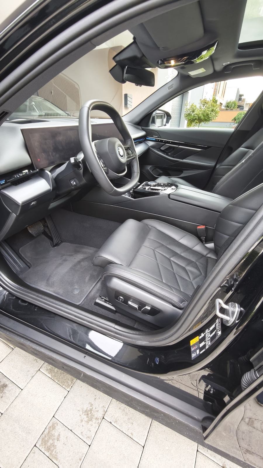 BMW G60 530E 2024 godina, fotografija 7
