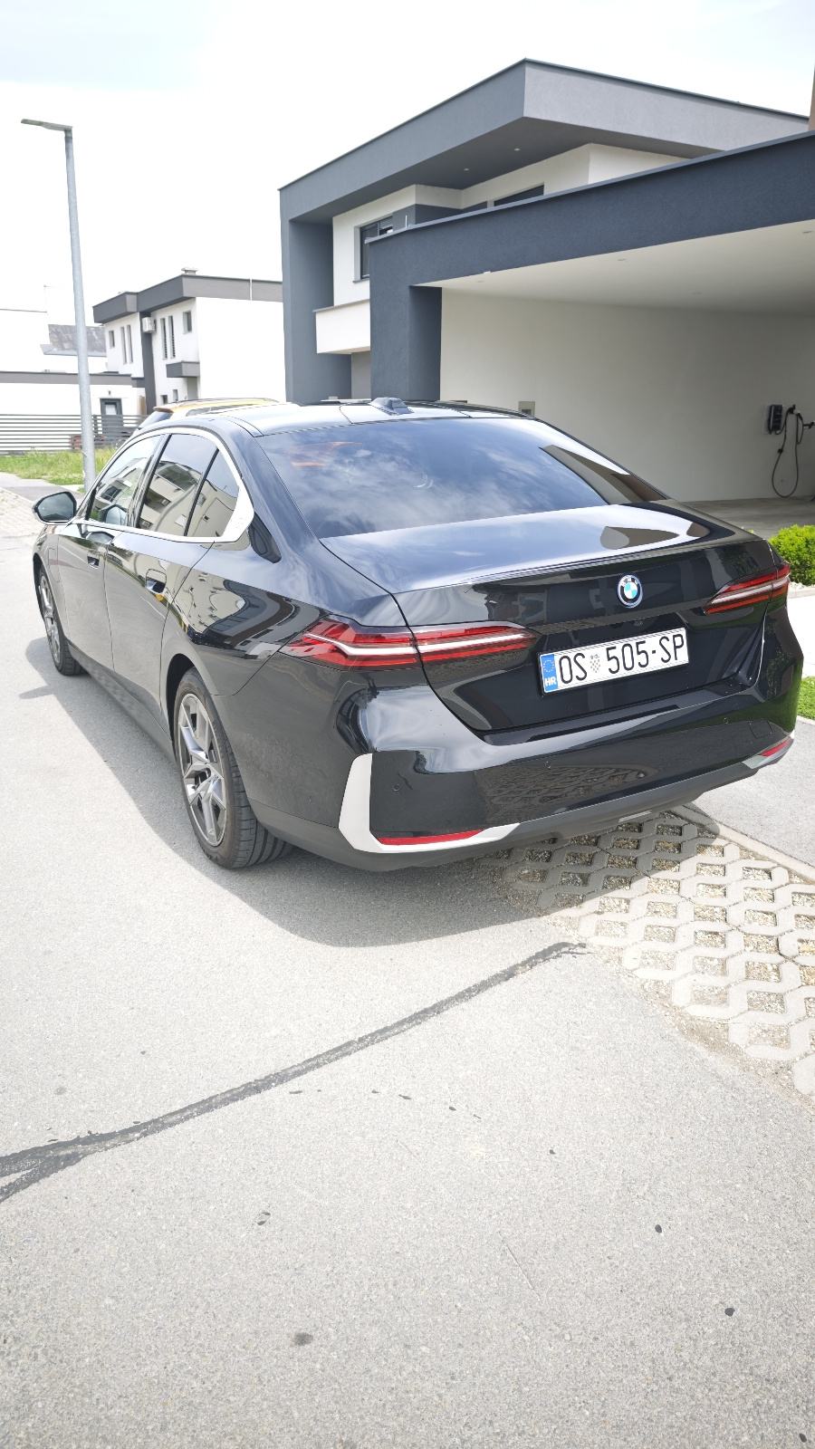 BMW G60 530E 2024 godina, fotografija 4