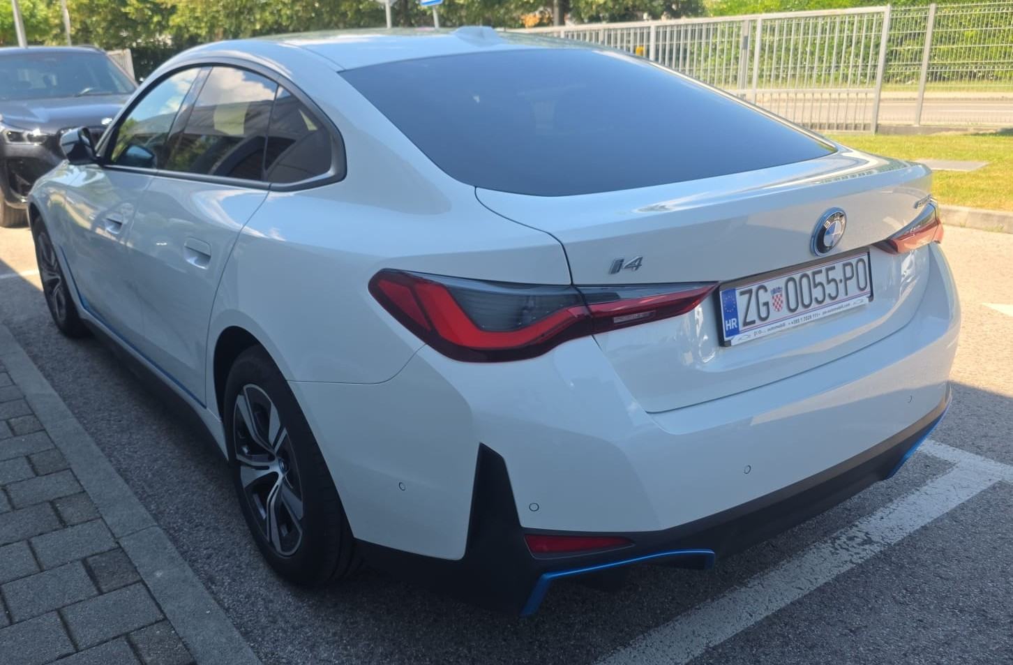 ➡️ BMW i4 eDrive40 84kWh VirtualCockpit LED NAVI PDC R-Cam Temp 2022., fotografija 4