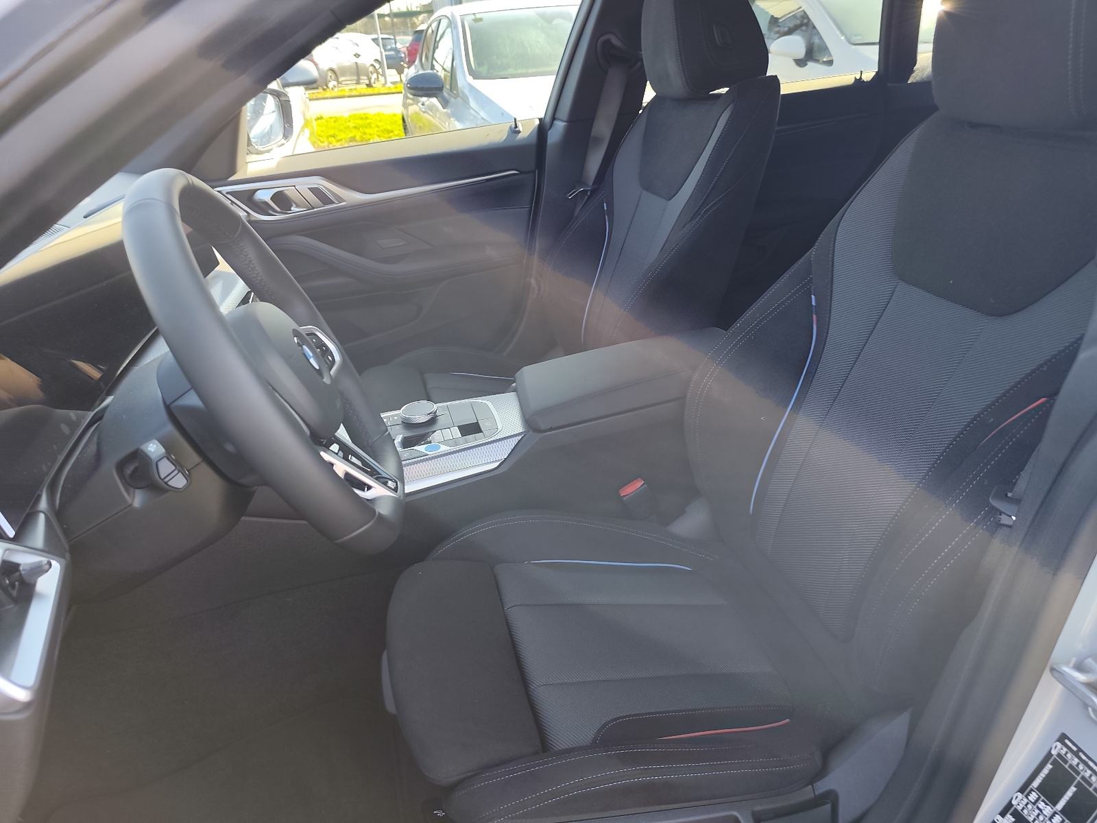 BMW i4 edrive40 ,M-Paket, NOVO ,450km,Garancija ,reg 02/2027, fotografija 8